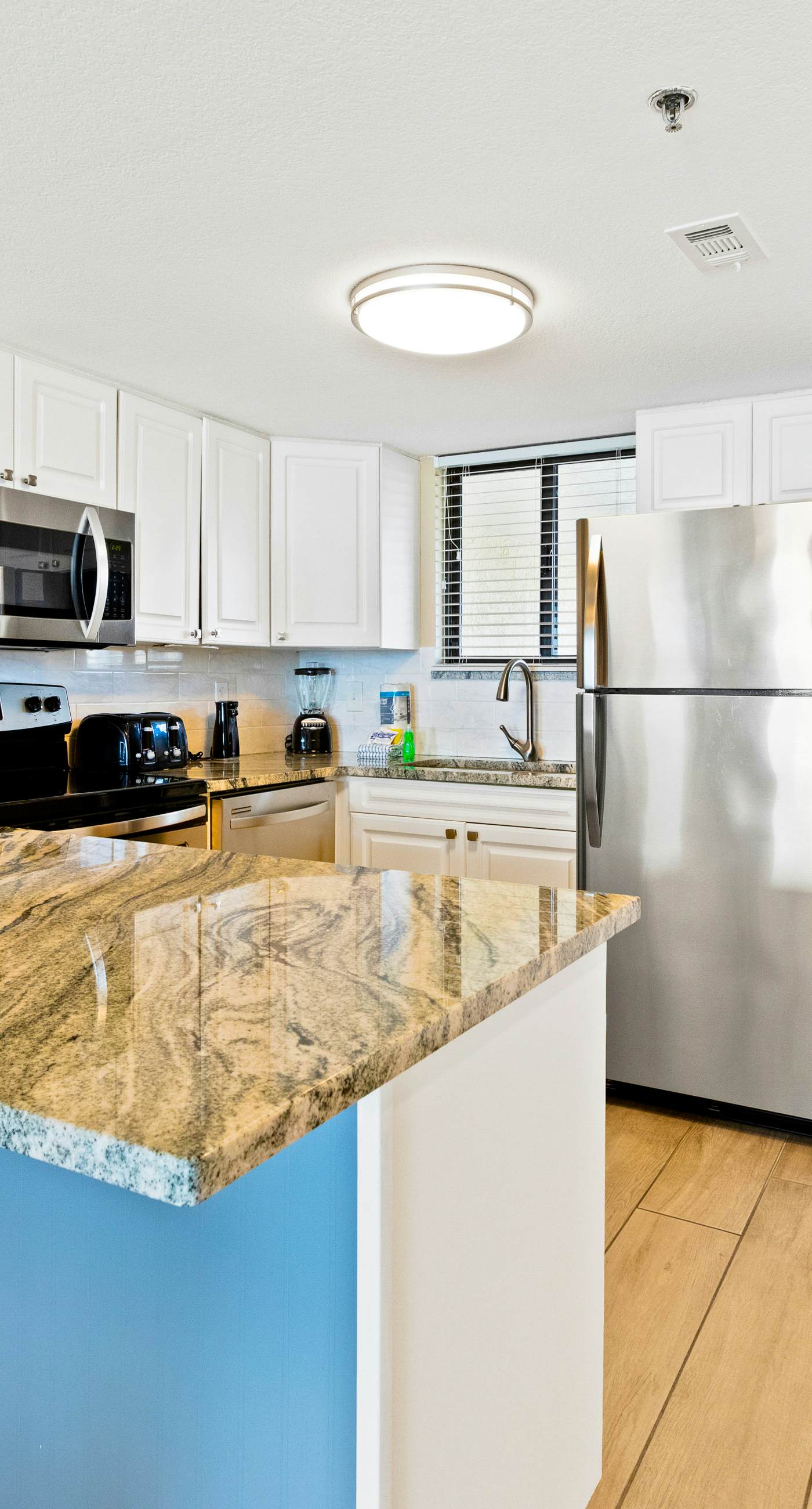 15th Floor Condo with Multiple Shared Pools, Sauna, Splash Pad, and Sauna