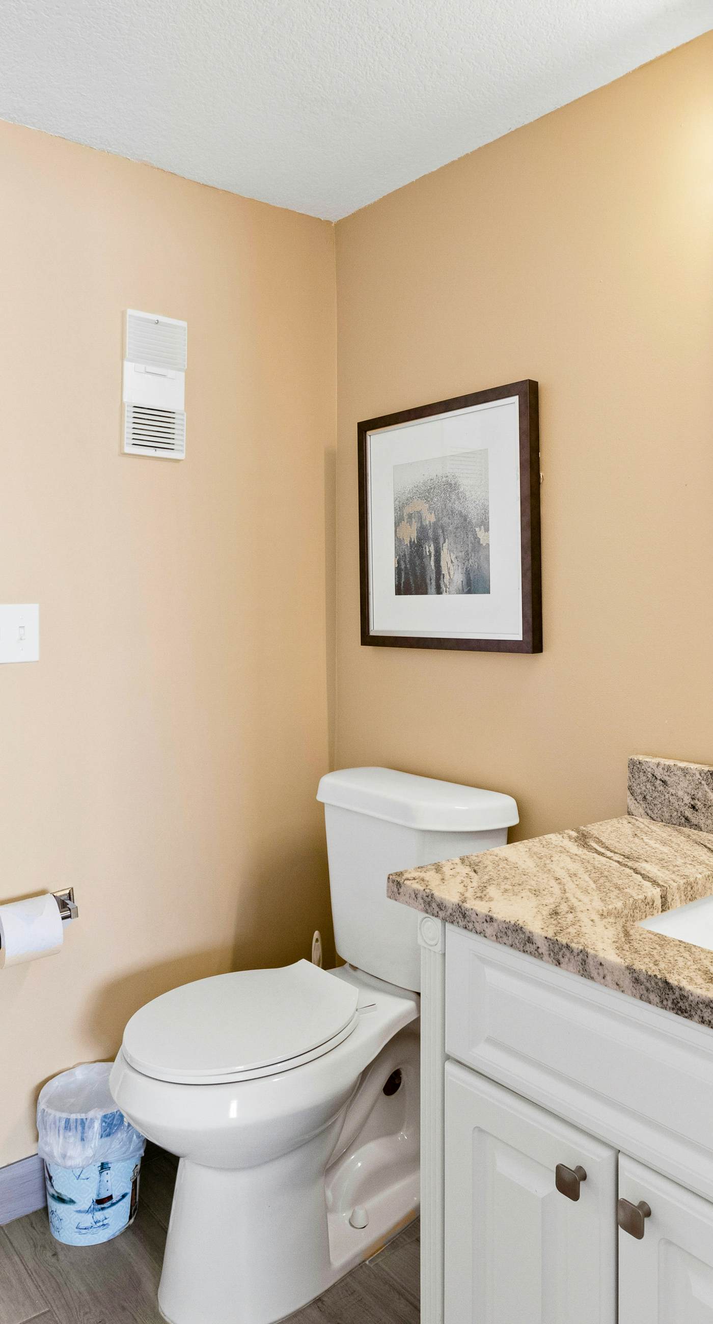 15th Floor Condo with Multiple Shared Pools, Sauna, Splash Pad, and Sauna