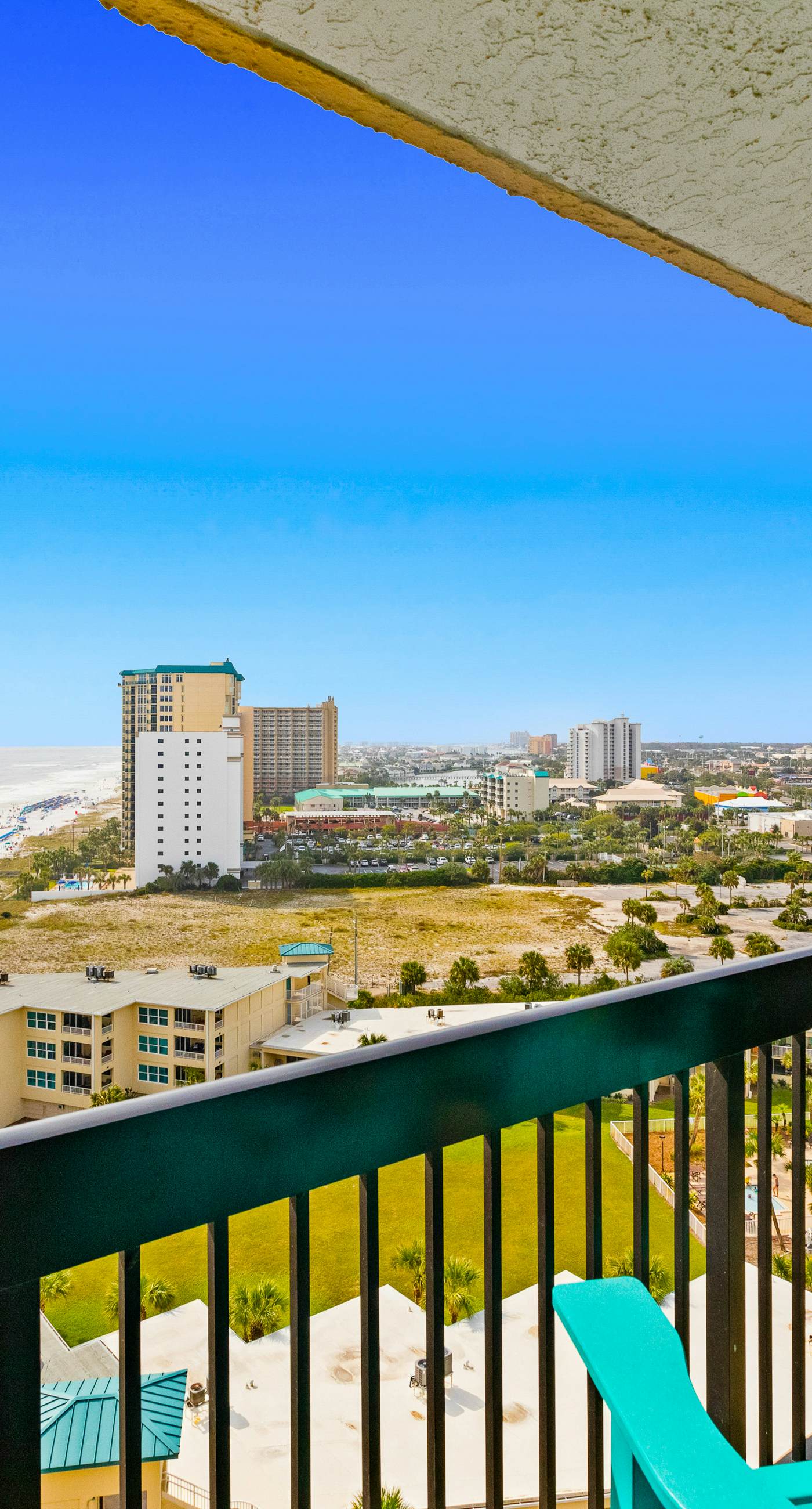 15th Floor Condo with Multiple Shared Pools, Sauna, Splash Pad, and Sauna