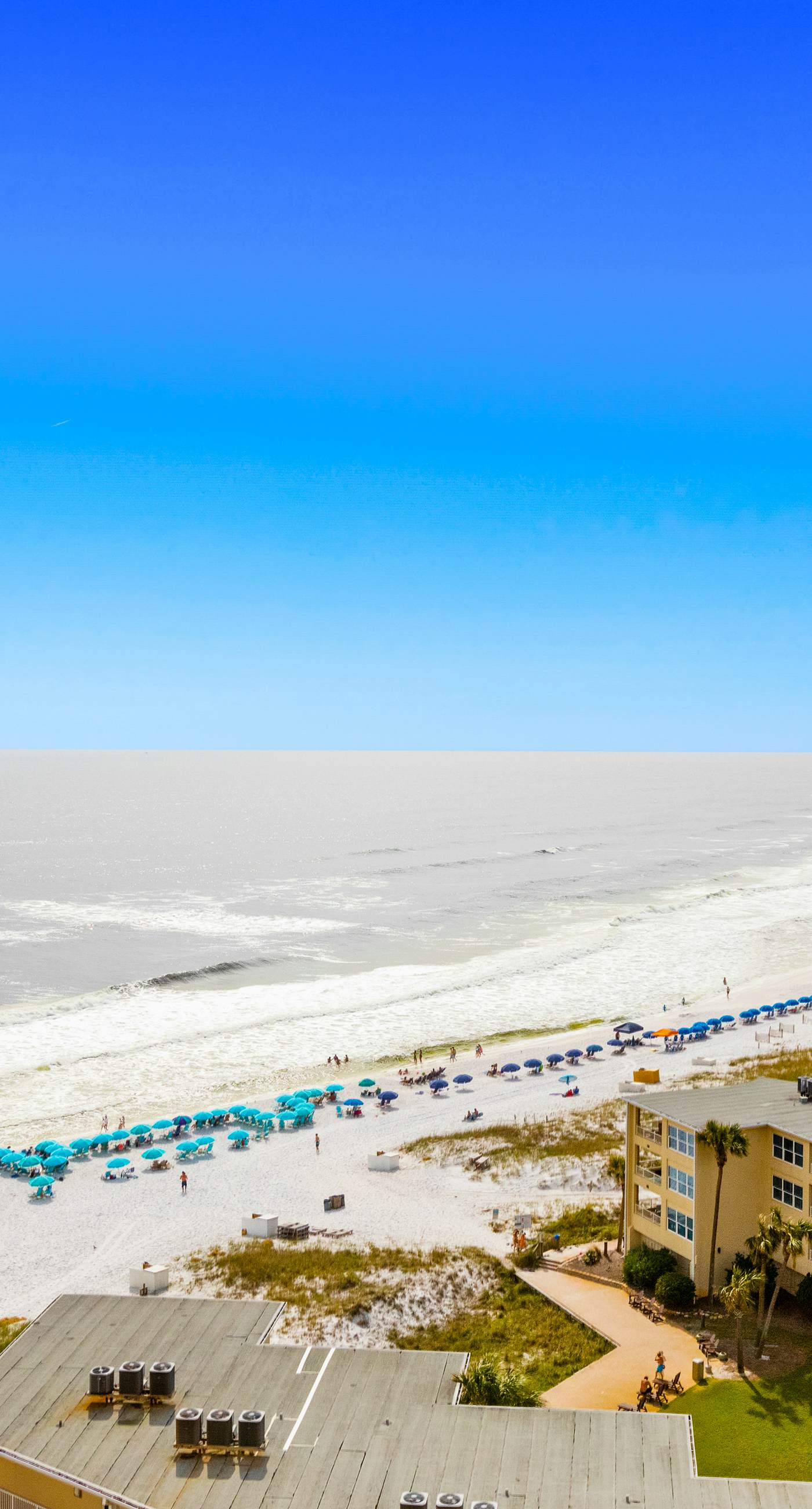 15th Floor Condo with Multiple Shared Pools, Sauna, Splash Pad, and Sauna