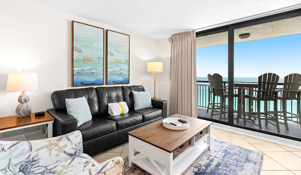 Spacious 18th floor condo w/amazing views/shared pool & hot tub/central AC