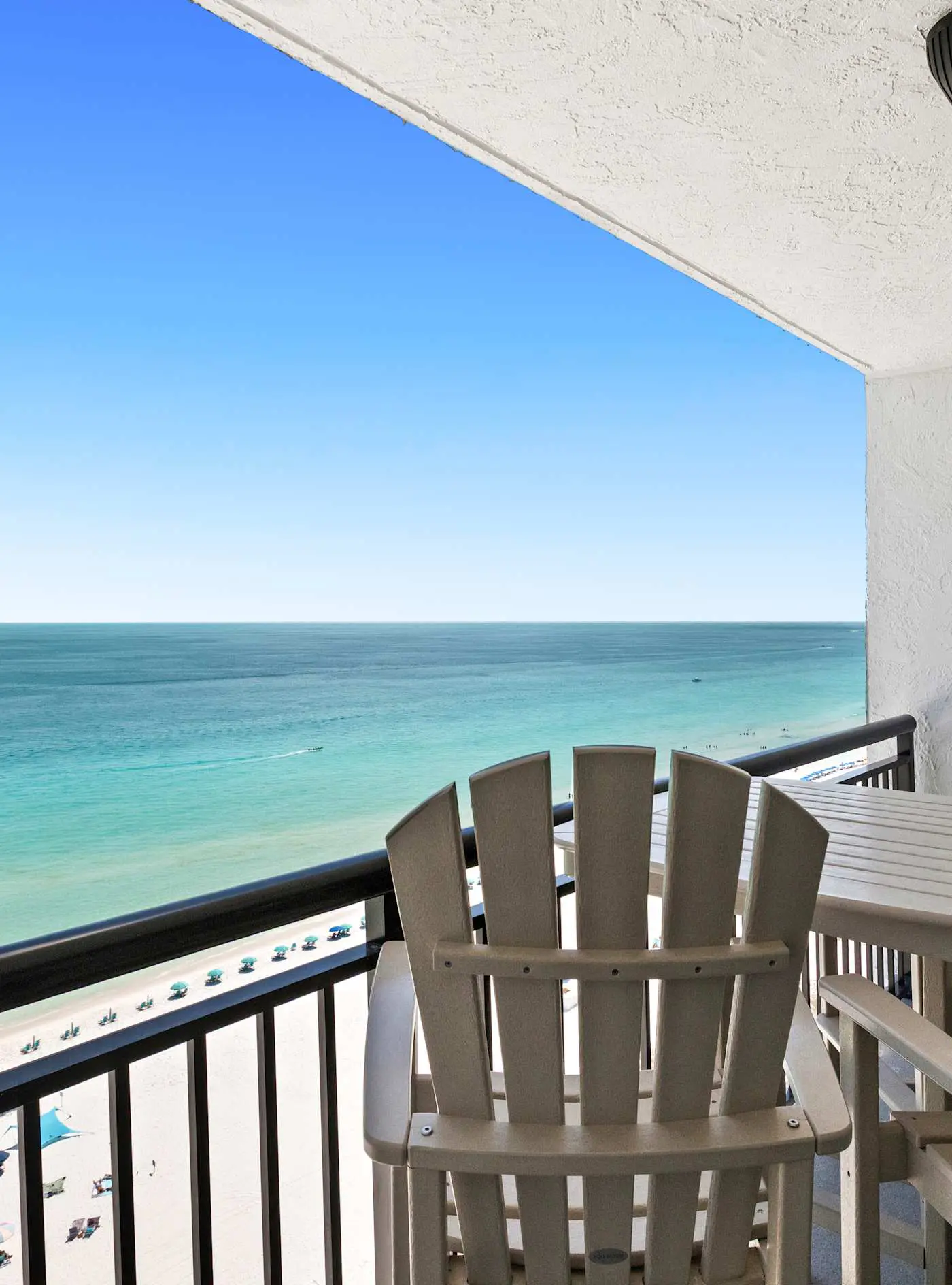 Spacious 18th floor condo w/amazing views/shared pool & hot tub/central AC