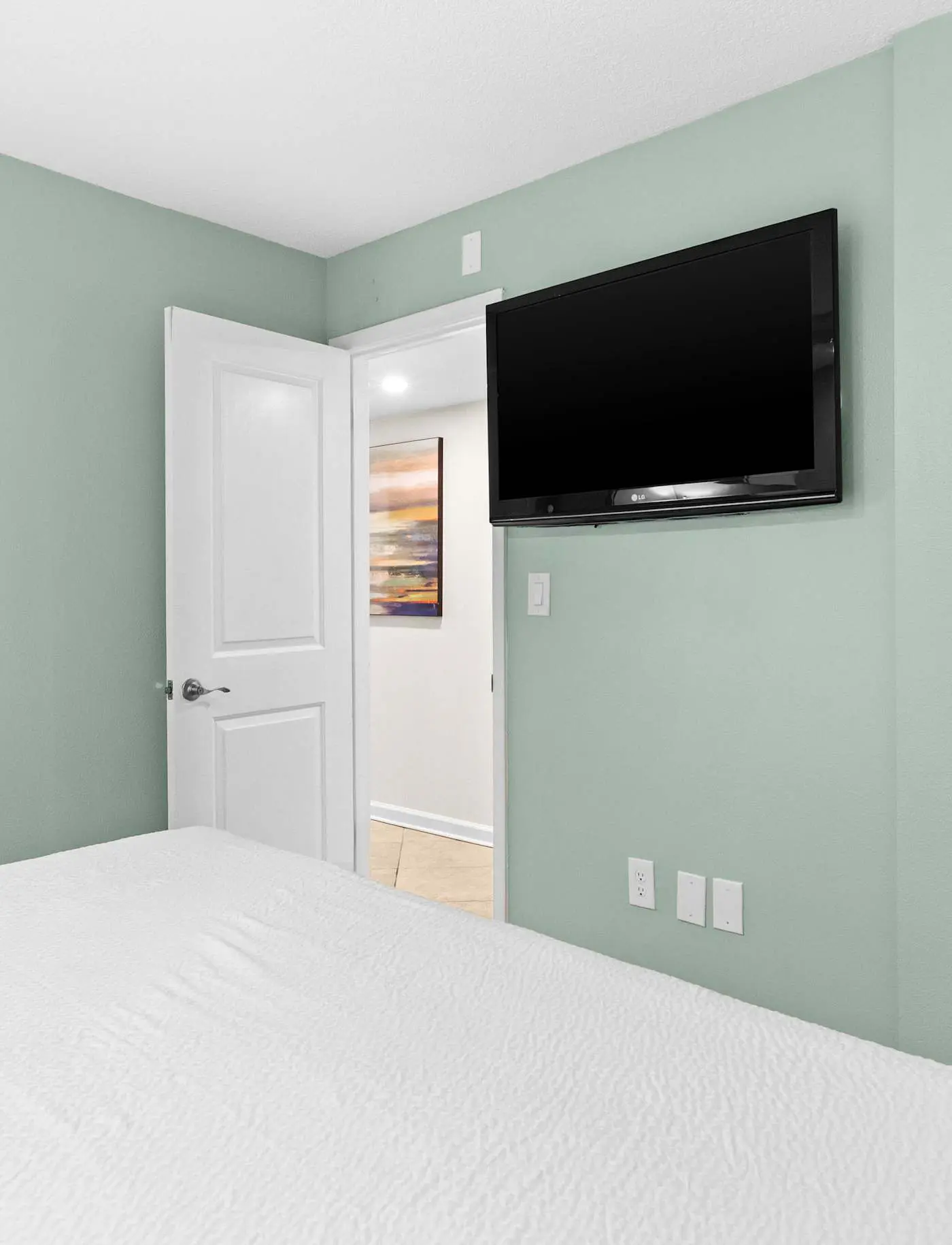 Spacious 18th floor condo w/amazing views/shared pool & hot tub/central AC