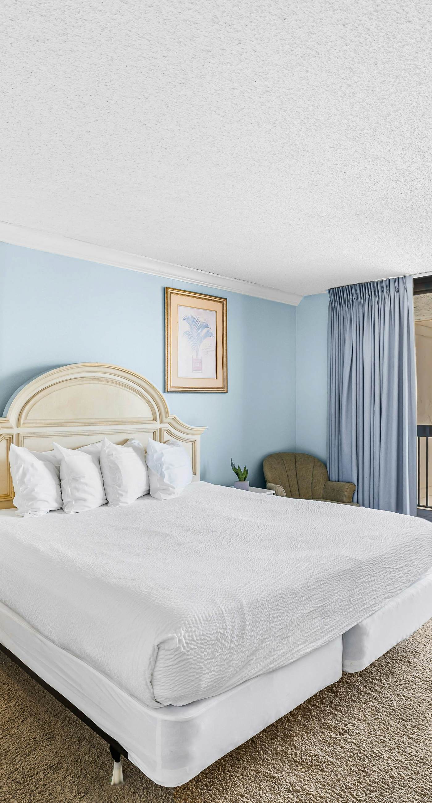 Ocean-view condo at SunDestin with pool, hot tub, sauna, and walkable locale