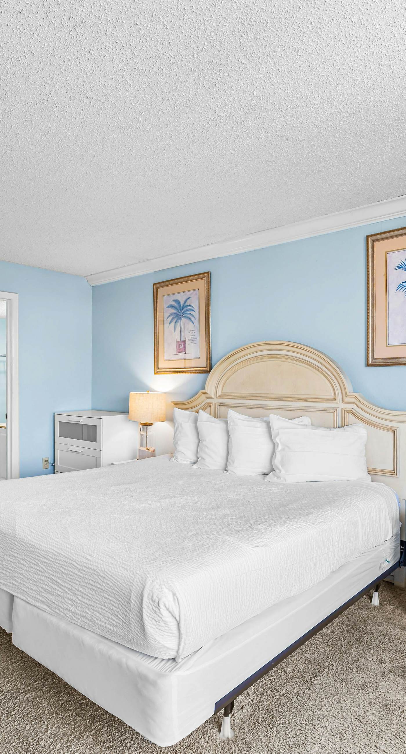 Ocean-view condo at SunDestin with pool, hot tub, sauna, and walkable locale