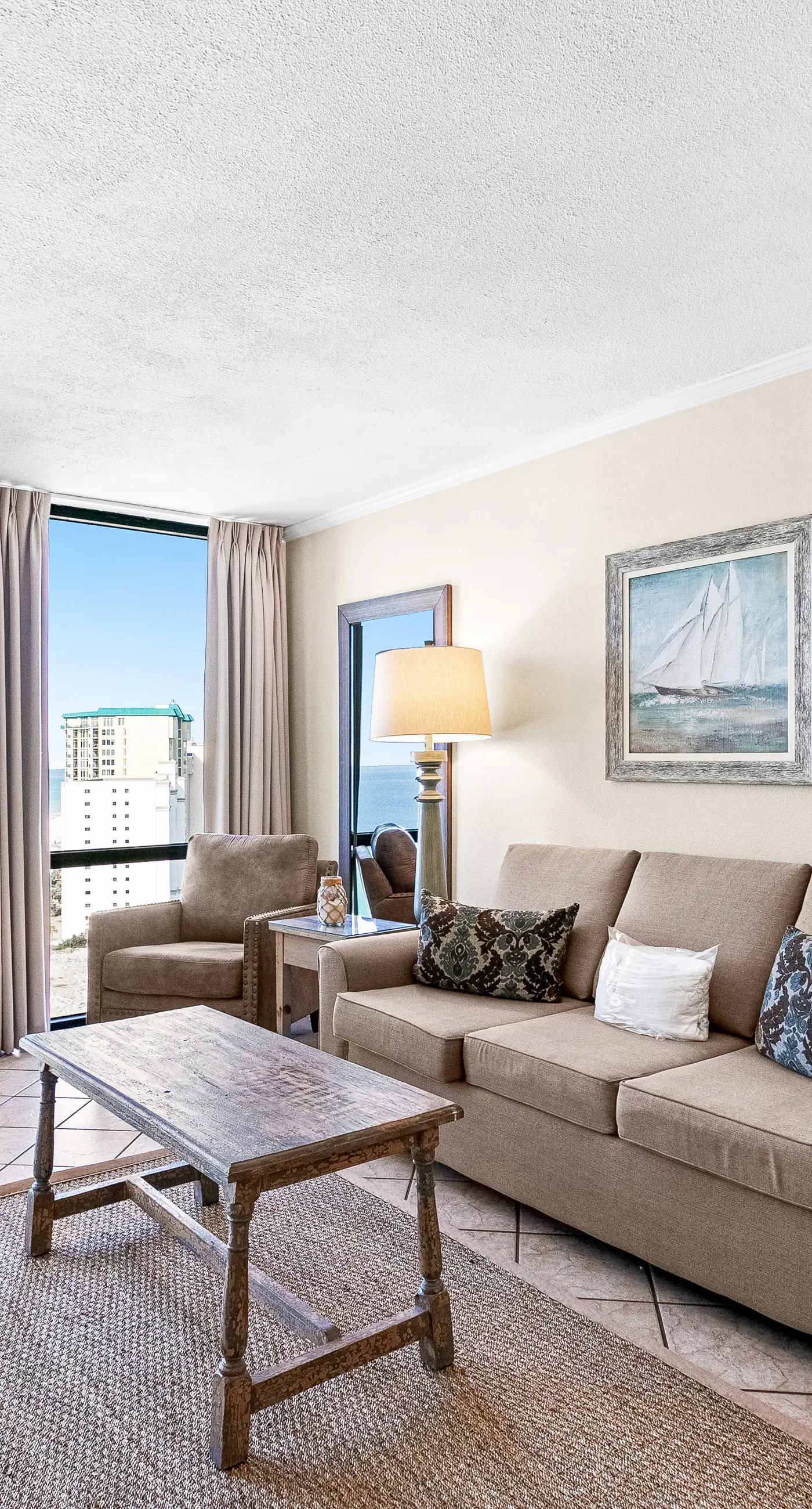 17th-floor Gulf-front condo with indoor/outdoor pools, hot tub & on-site dining