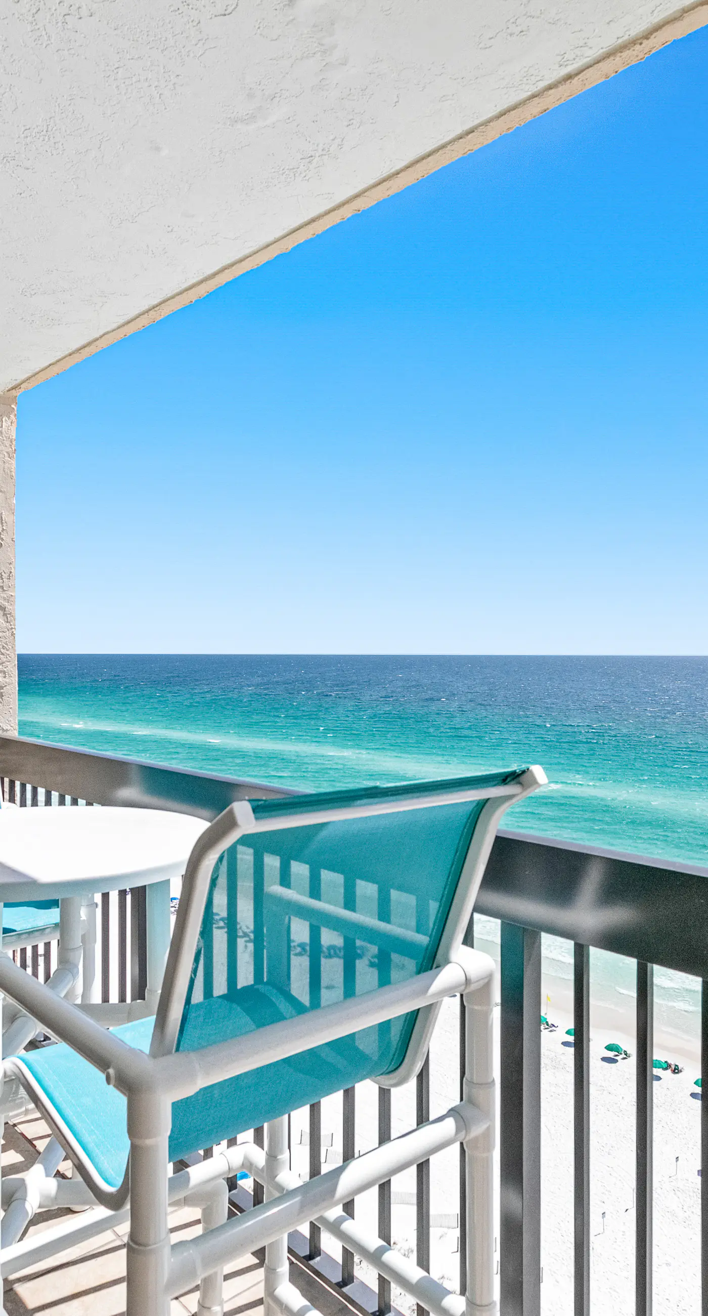 Beach-chic 18th floor condo w/ gulf-front views Indoor & outdoor pool on-site