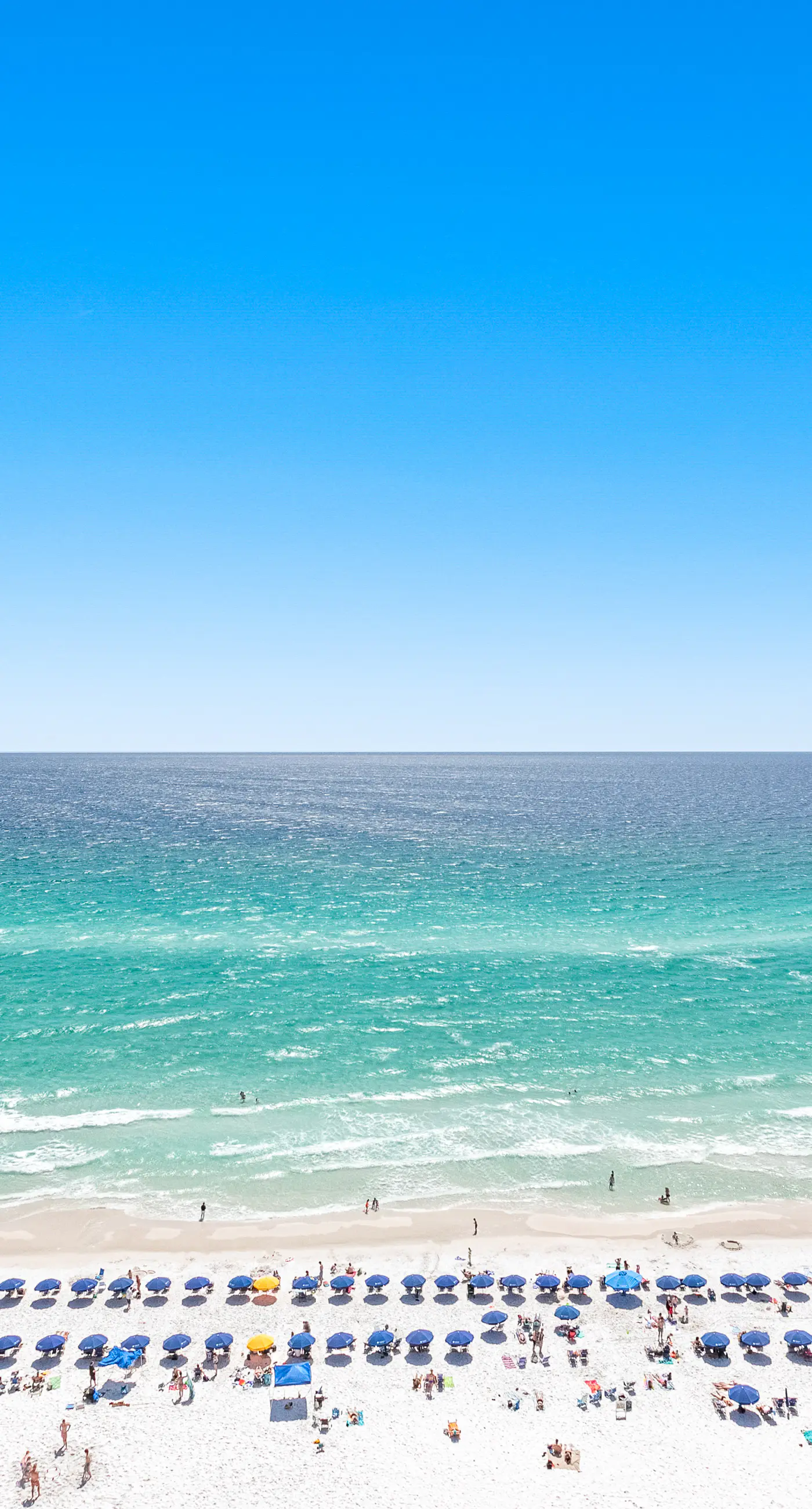 Beach-chic 18th floor condo w gulf-front views Indoor & outdoor pool on-site