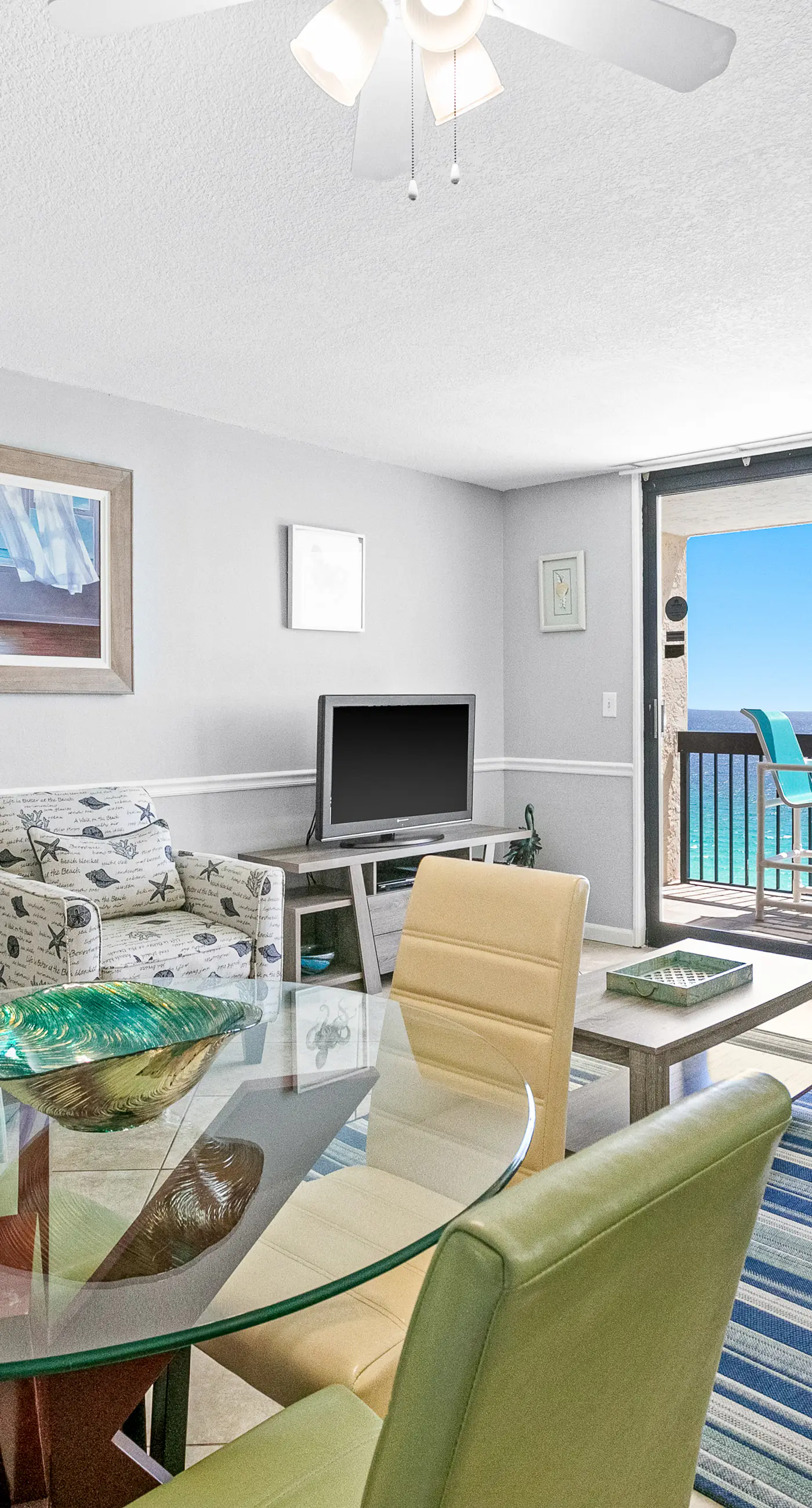 Beach-chic 18th floor condo w gulf-front views Indoor & outdoor pool on-site
