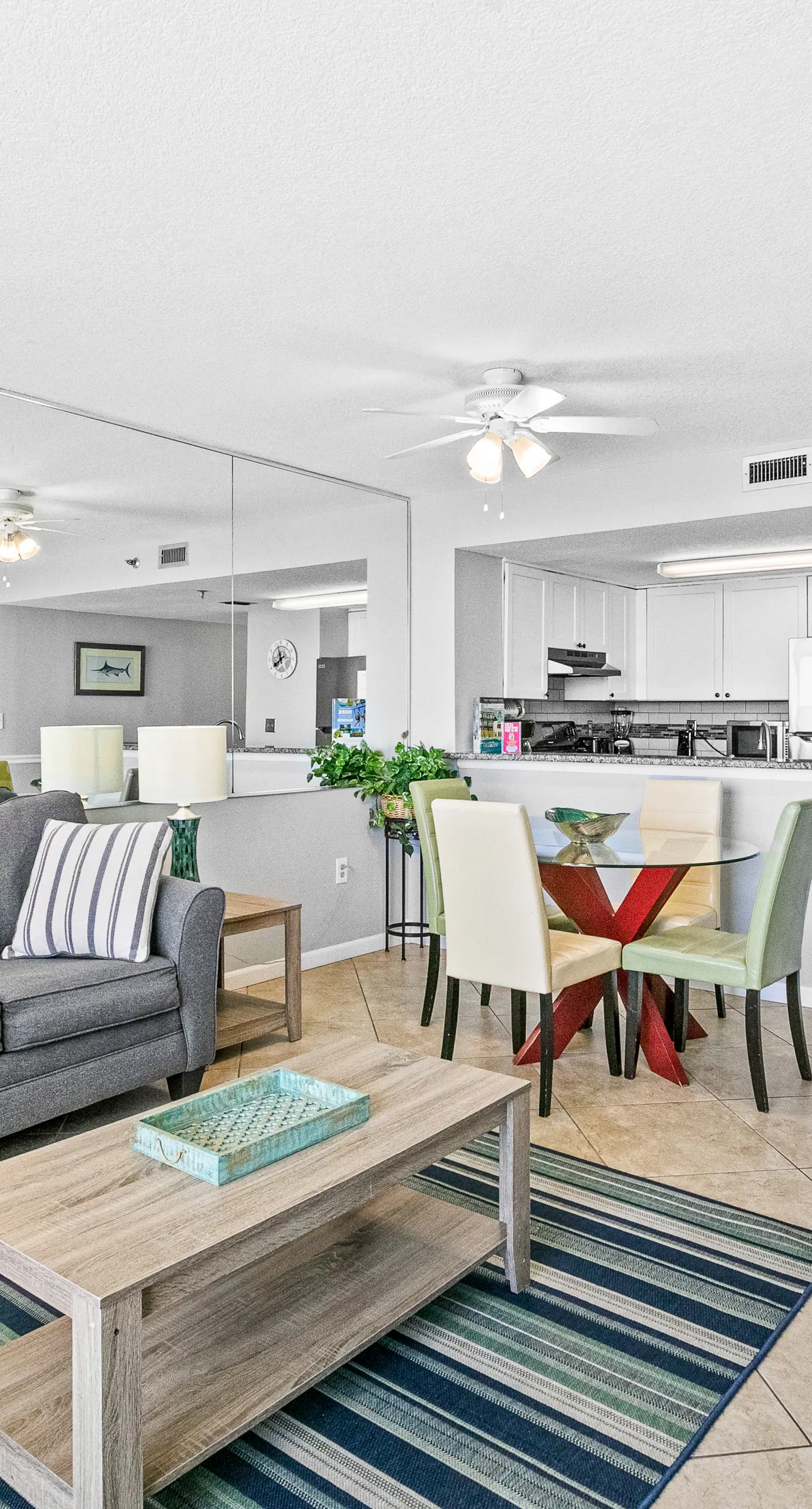 Beach-chic 18th floor condo w gulf-front views Indoor & outdoor pool on-site