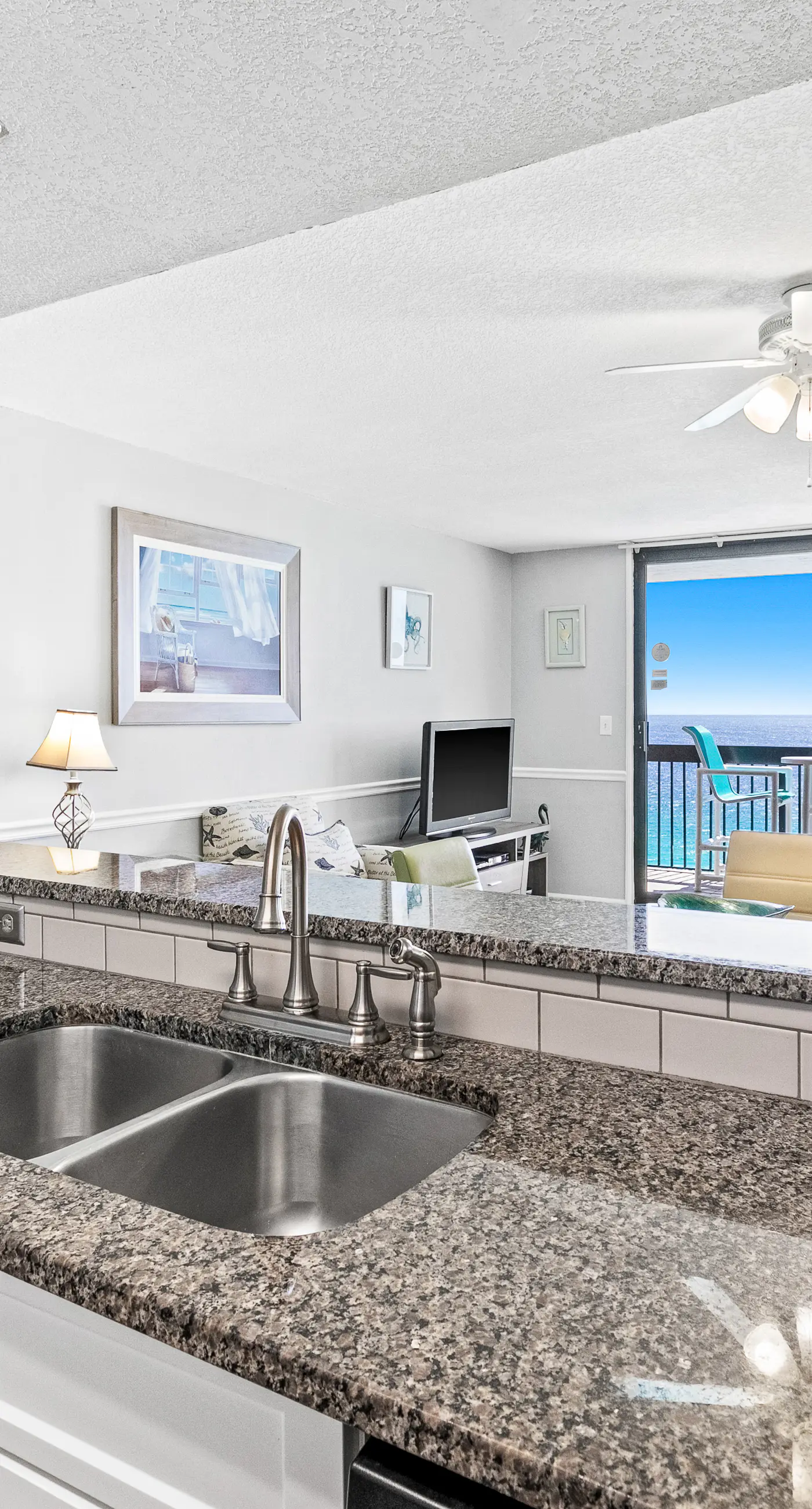 Beach-chic 18th floor condo w gulf-front views Indoor & outdoor pool on-site