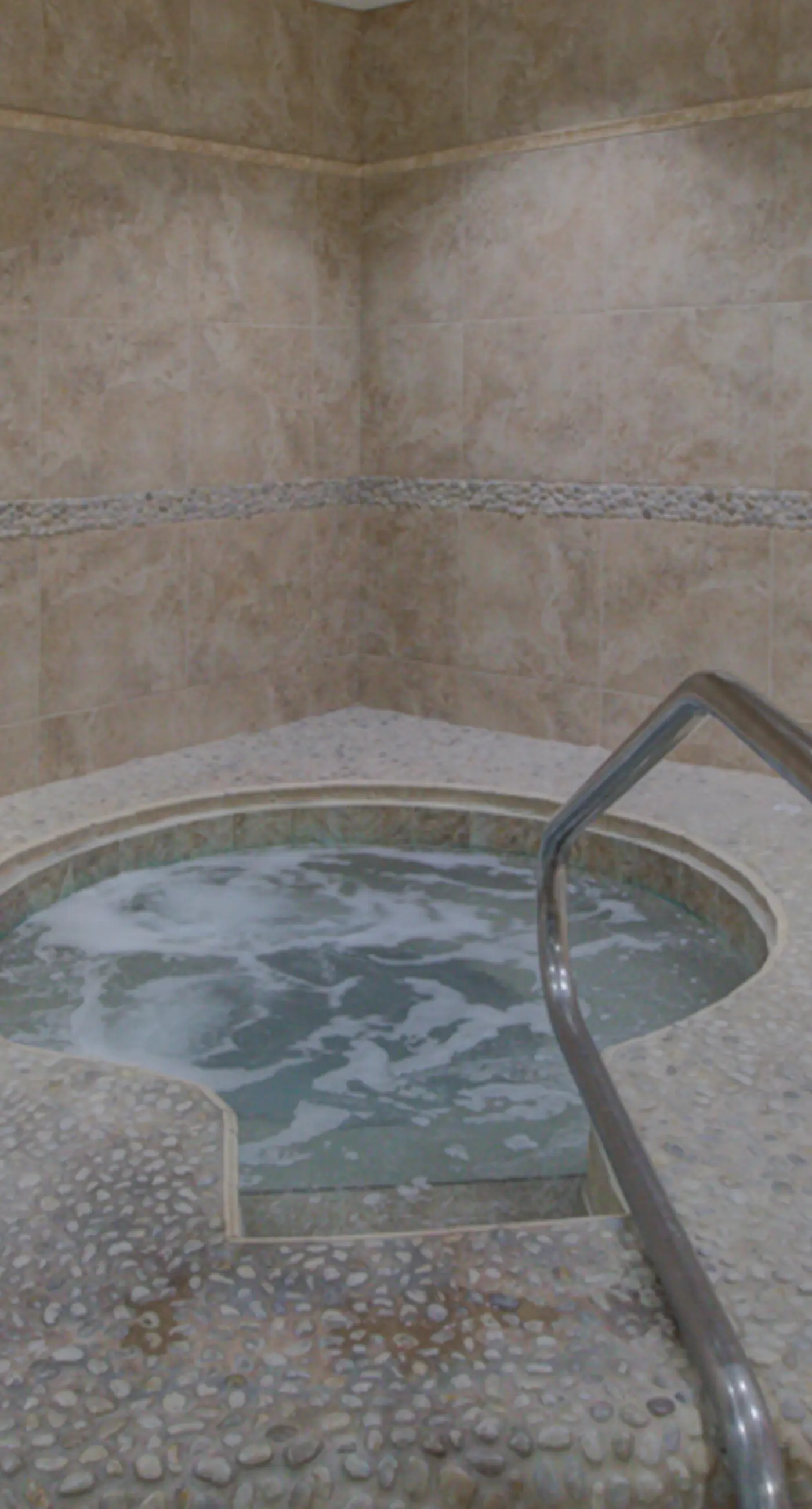Beach-chic 18th floor condo w gulf-front views Indoor & outdoor pool on-site