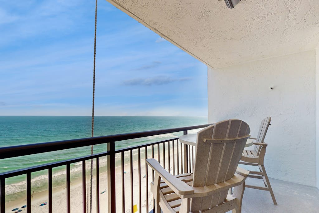 Spacious oceanfront condo with pool on-site, ocean view, WiFi & central AC