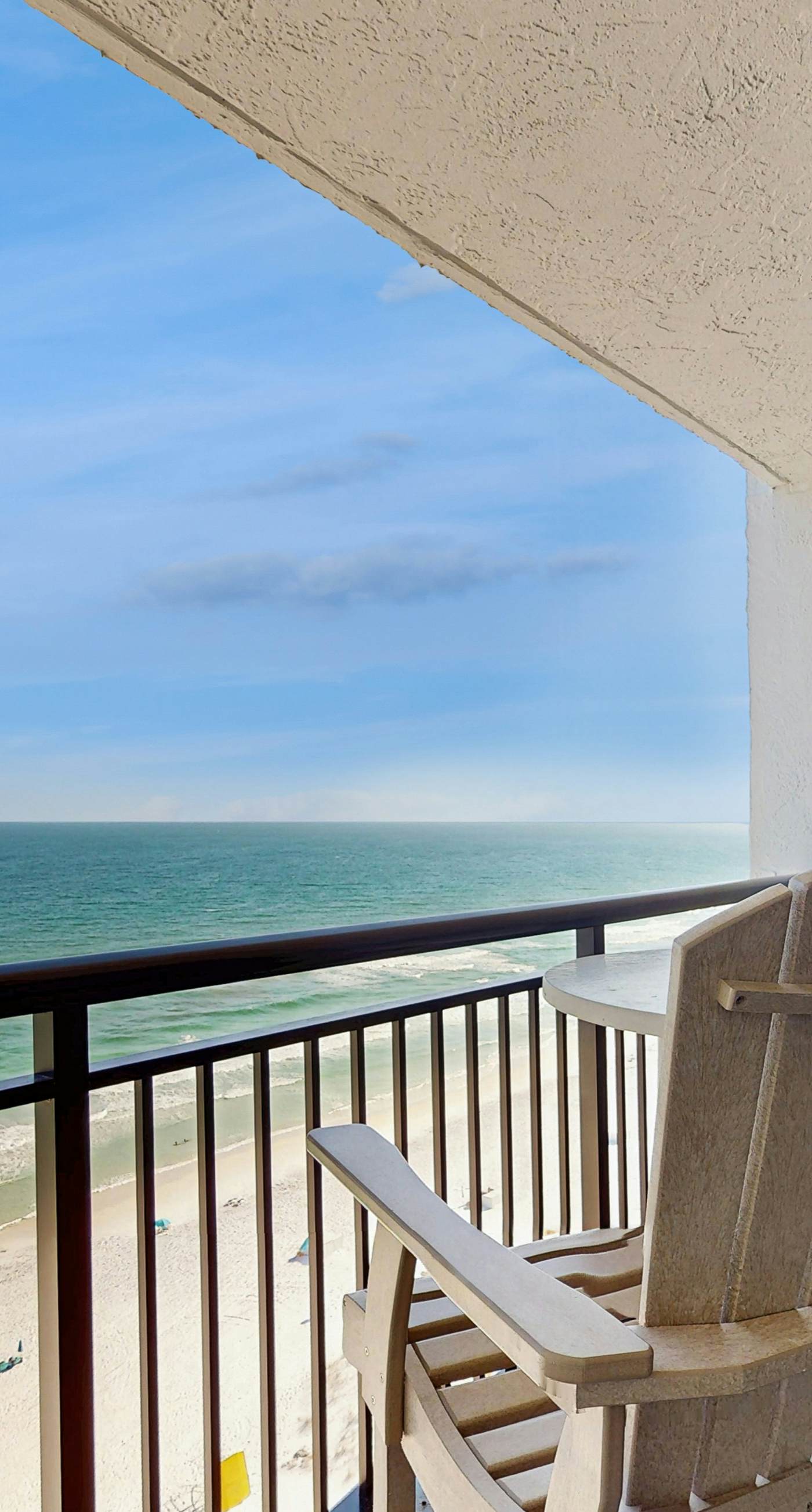 Spacious oceanfront condo with pool on-site, ocean view, WiFi & central AC