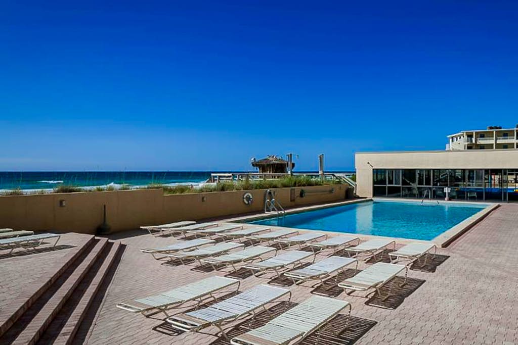 Spacious oceanfront condo with pool on-site, ocean view, WiFi & central AC