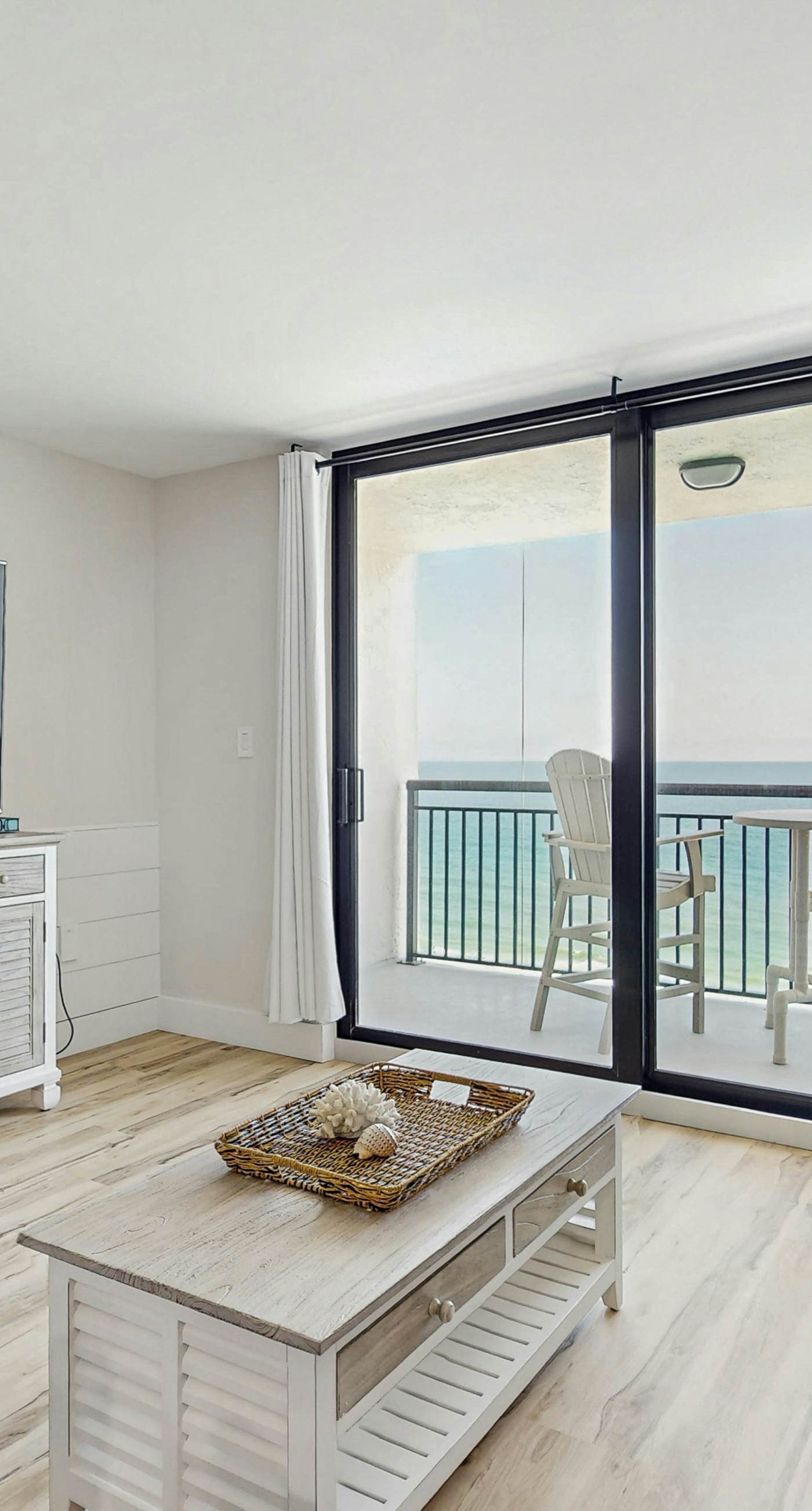 Spacious oceanfront condo with pool on-site, ocean view, WiFi & central AC