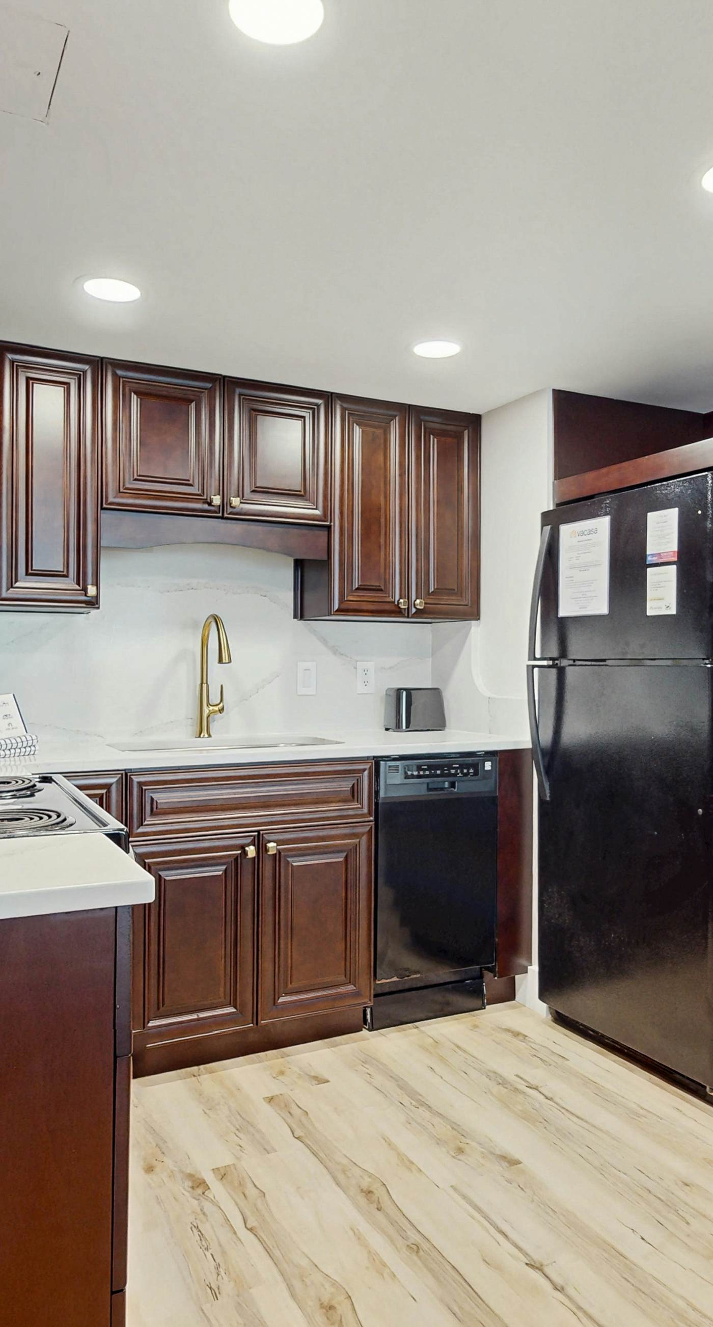 Spacious oceanfront condo with pool on-site, ocean view, WiFi & central AC