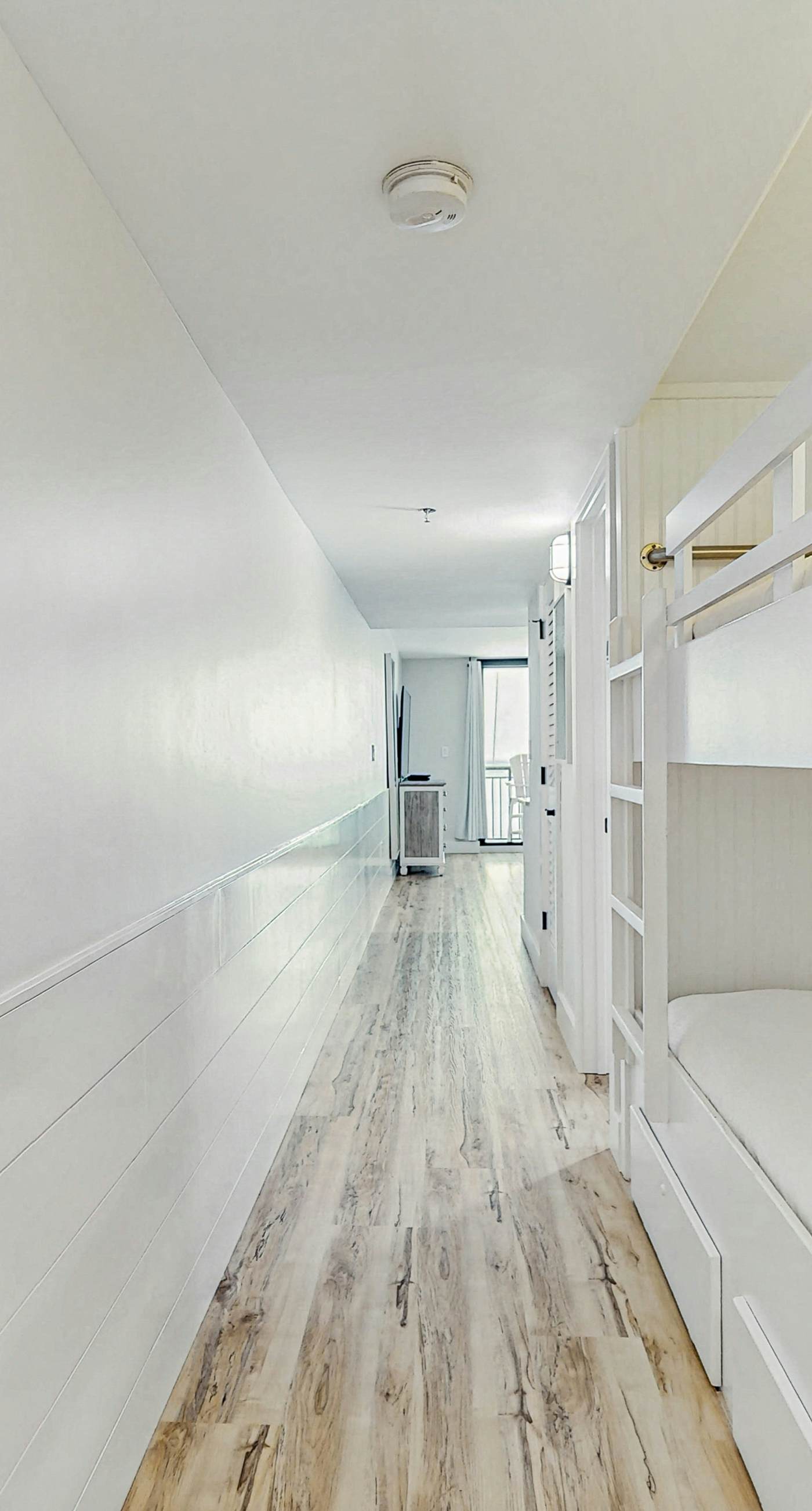 Spacious oceanfront condo with pool on-site, ocean view, WiFi & central AC