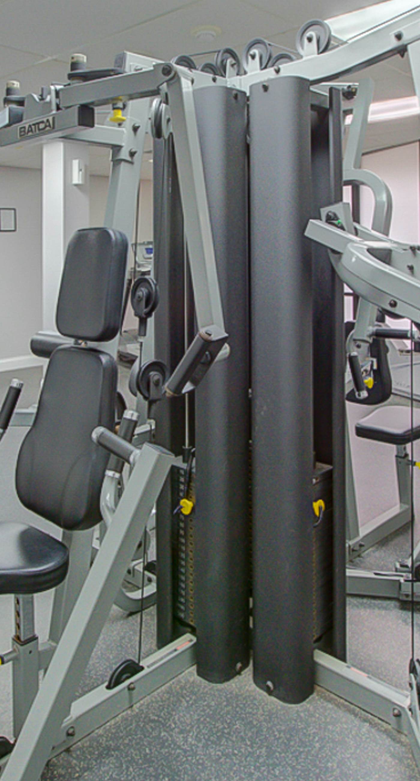 Spacious oceanfront condo with pool on-site, ocean view, WiFi & central AC