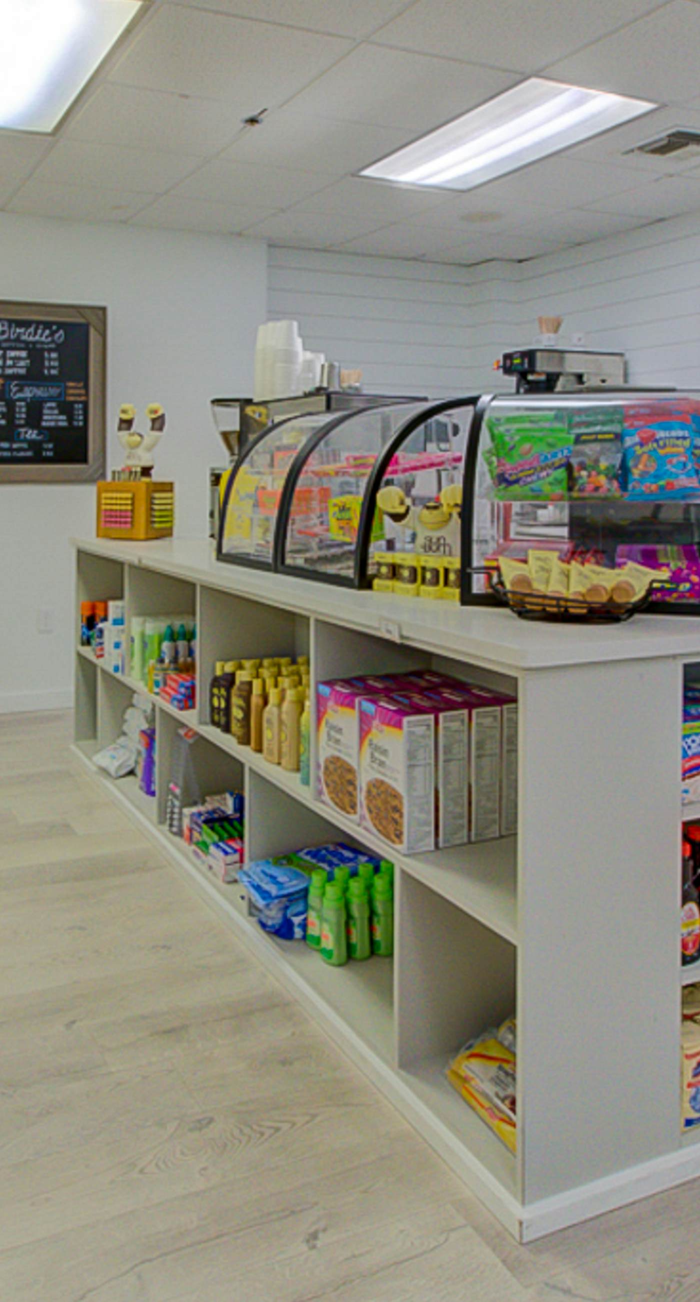 Spacious oceanfront condo with pool on-site, ocean view, WiFi & central AC