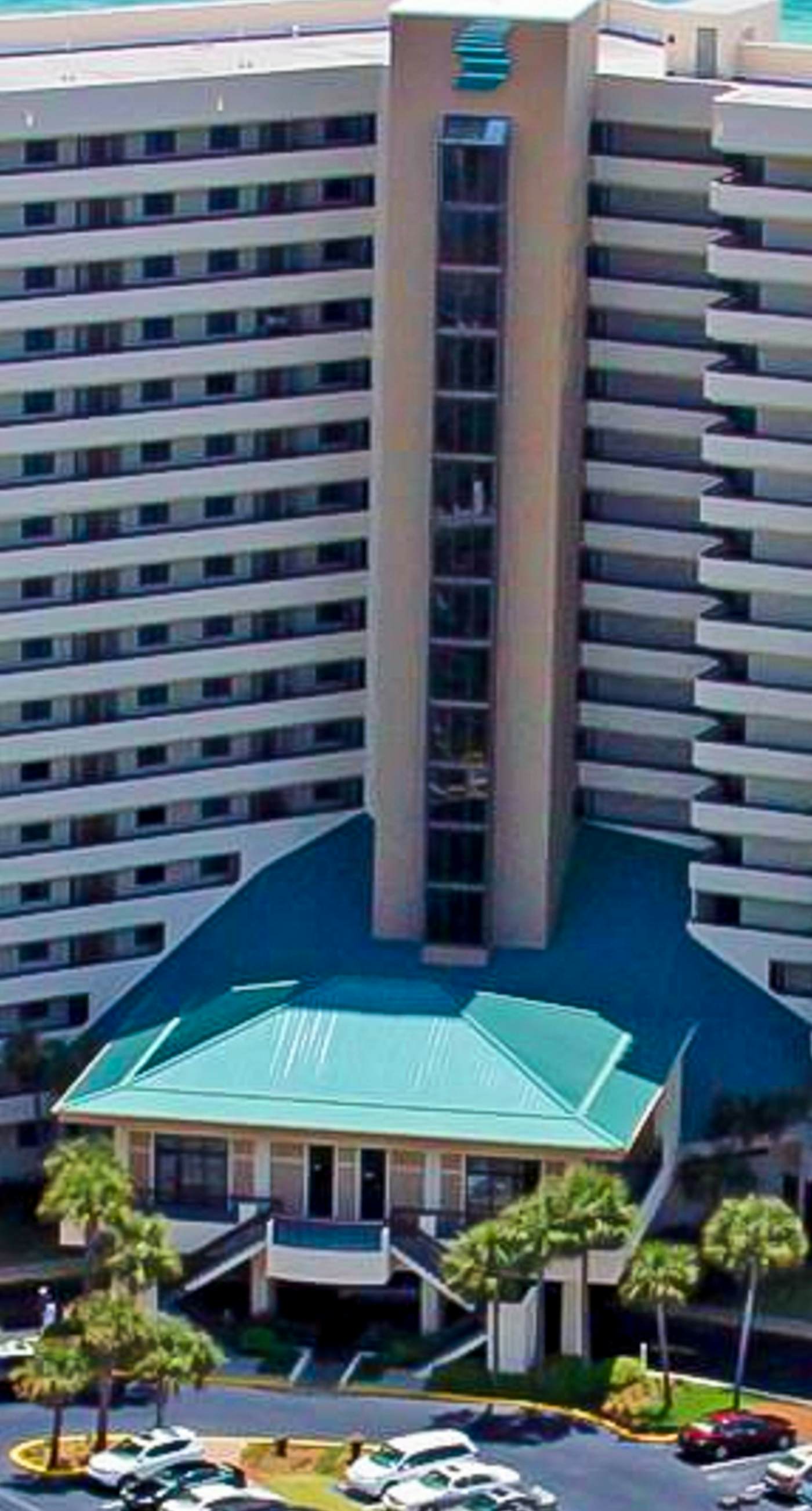 Spacious oceanfront condo with pool on-site, ocean view, WiFi & central AC