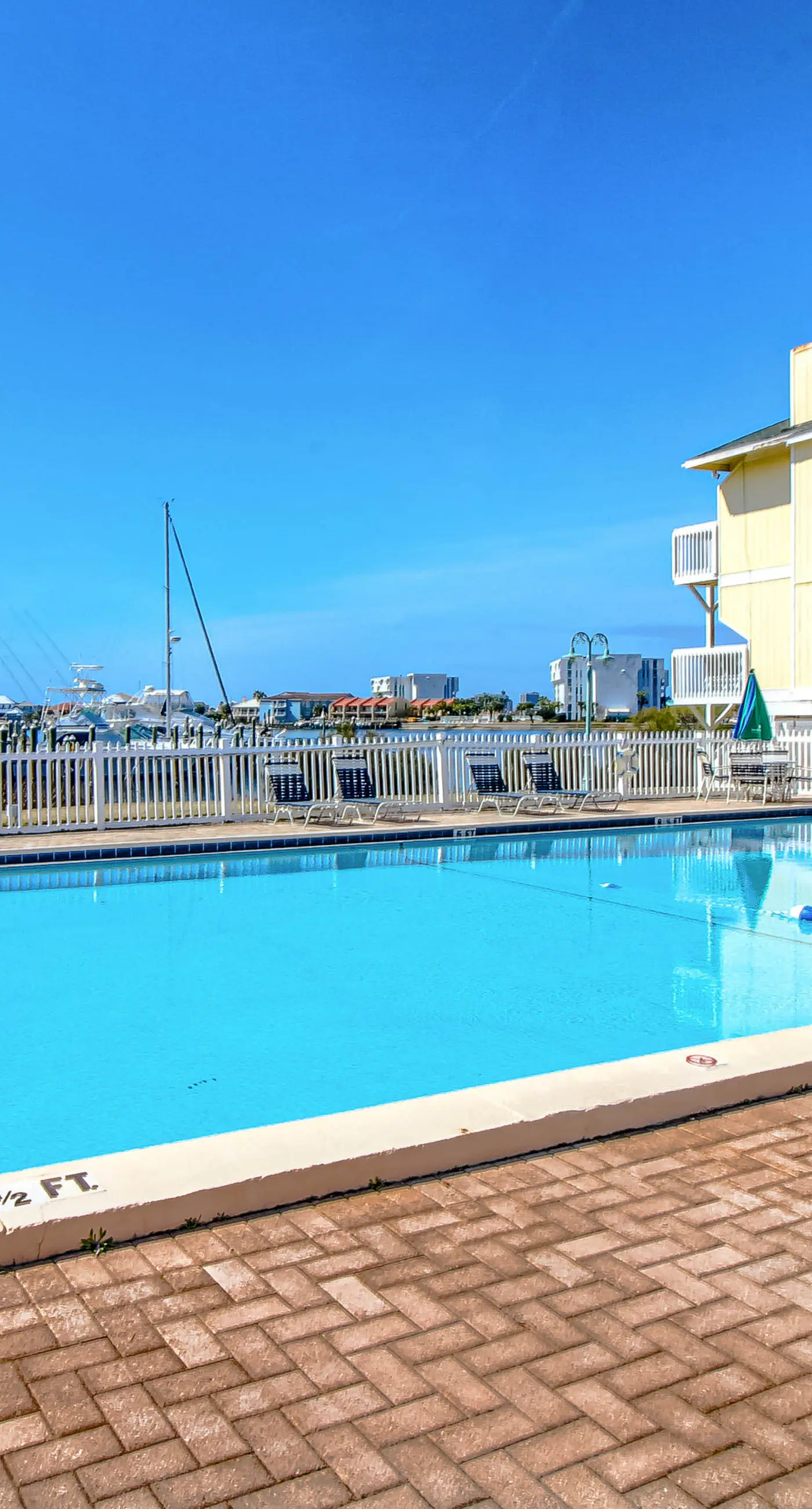 Central condo with five Pools, three hot tubs, beach access, & free golf access