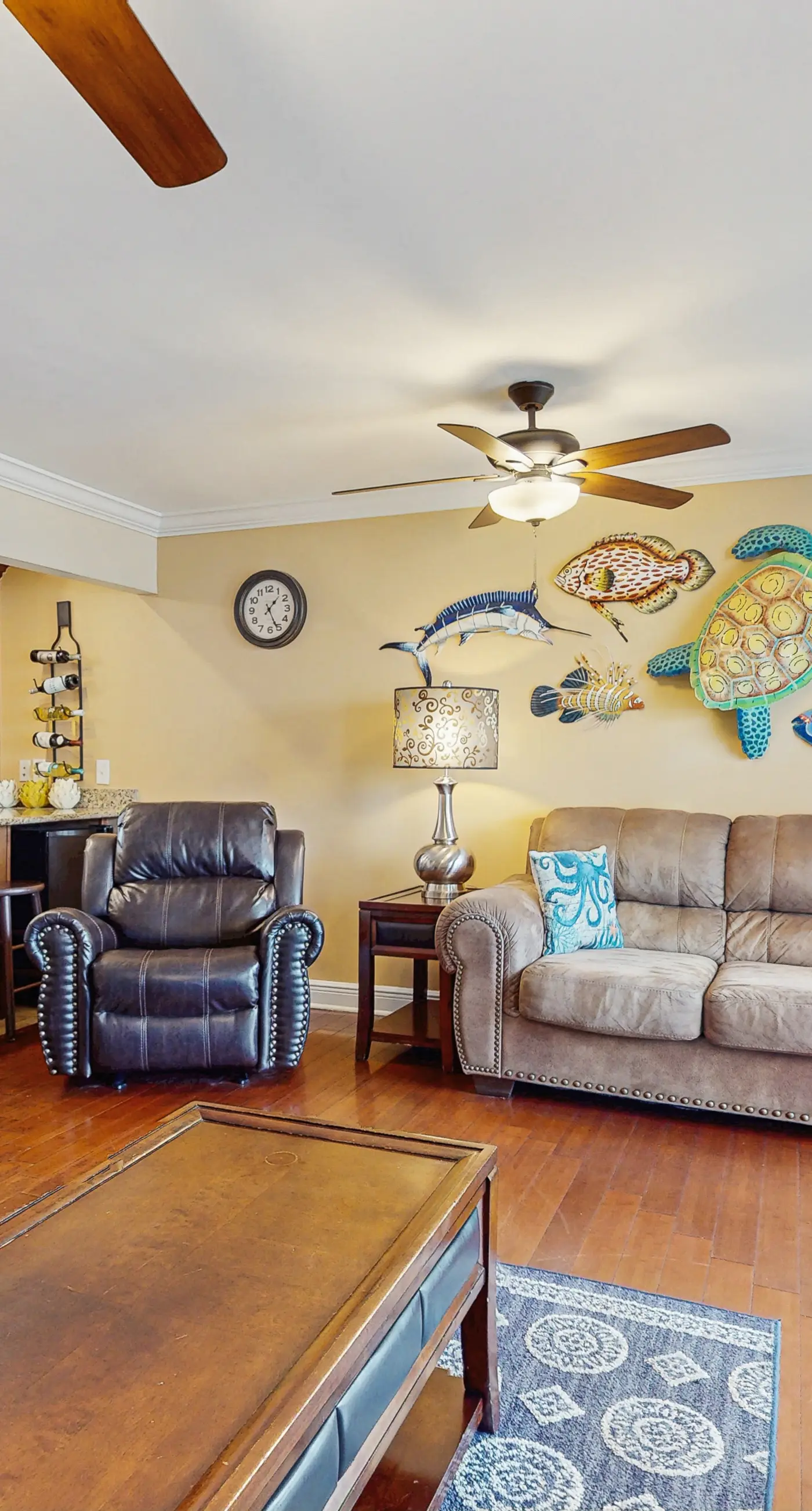 Central condo with five Pools, three hot tubs, beach access, & free golf access