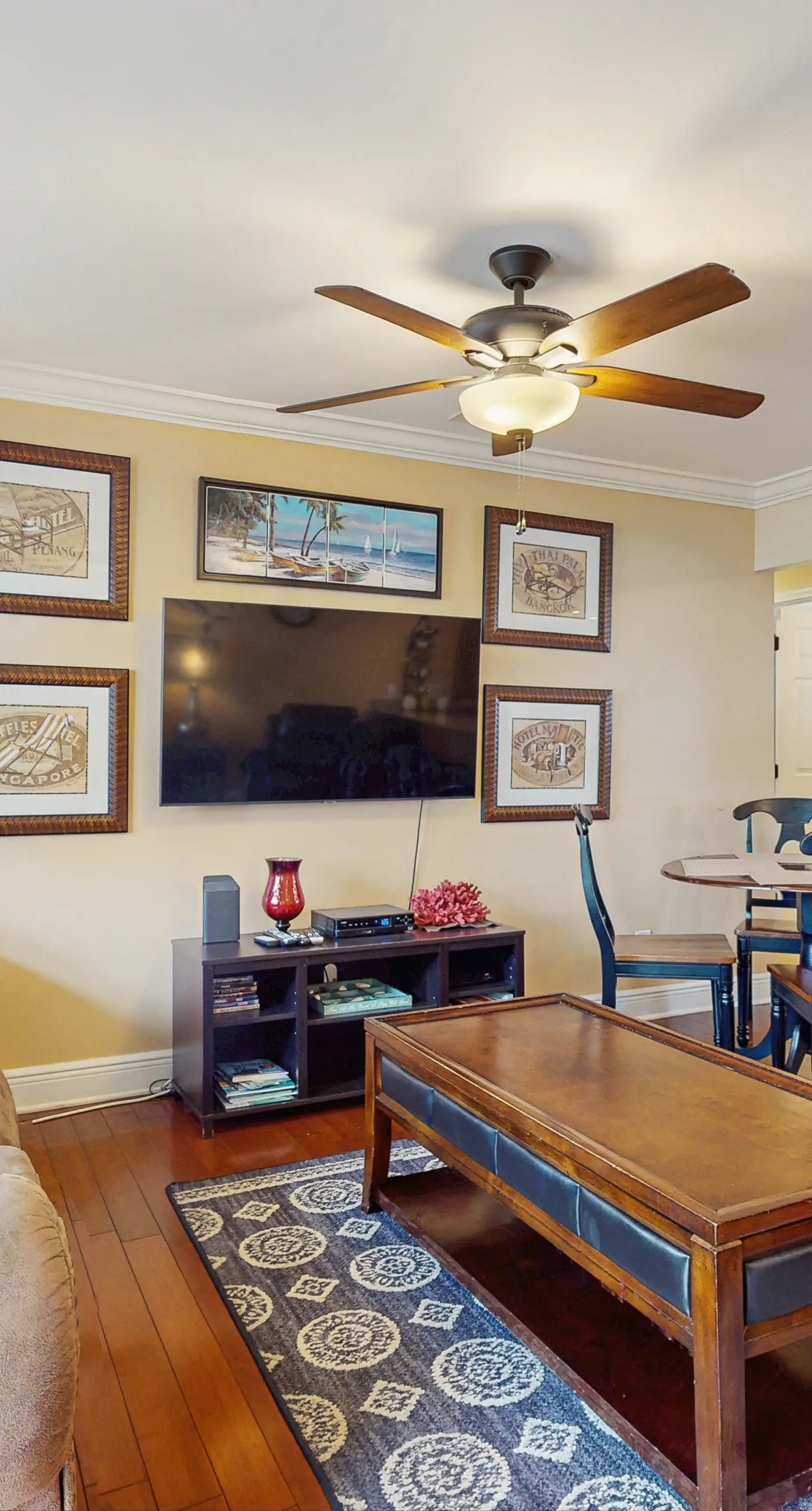 Central condo with five Pools, three hot tubs, beach access, & free golf access
