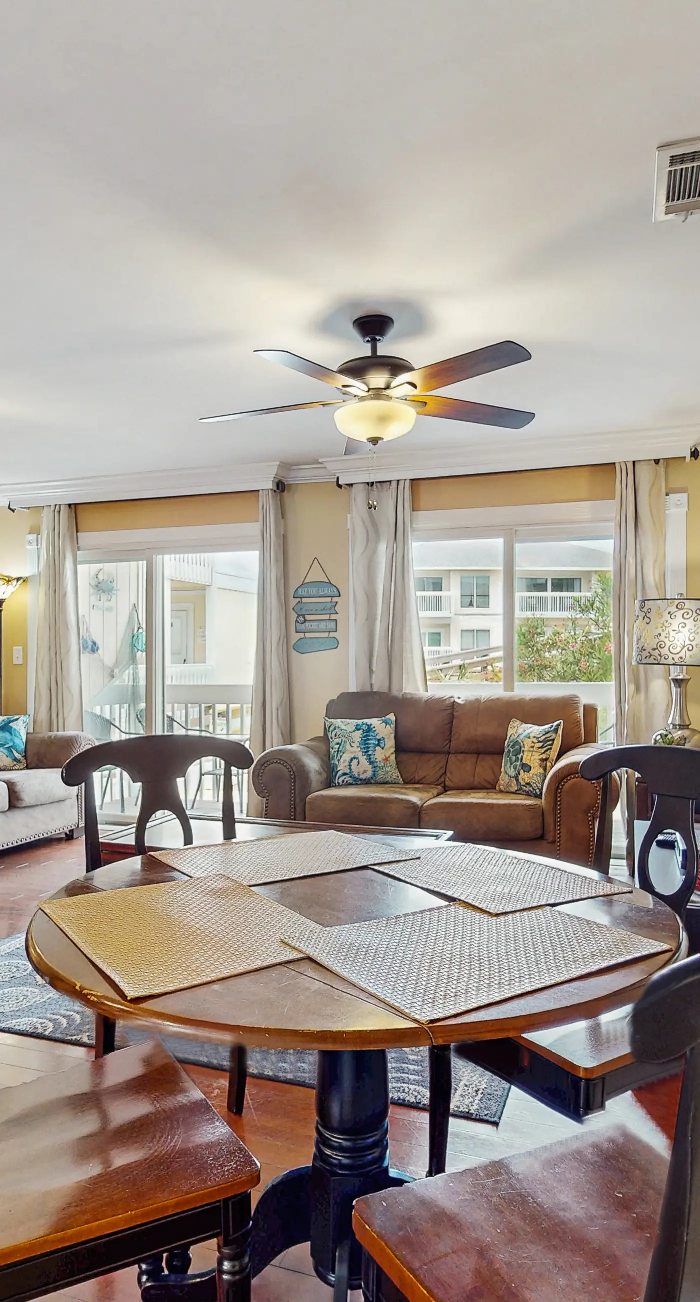 Central condo with five Pools, three hot tubs, beach access, & free golf access