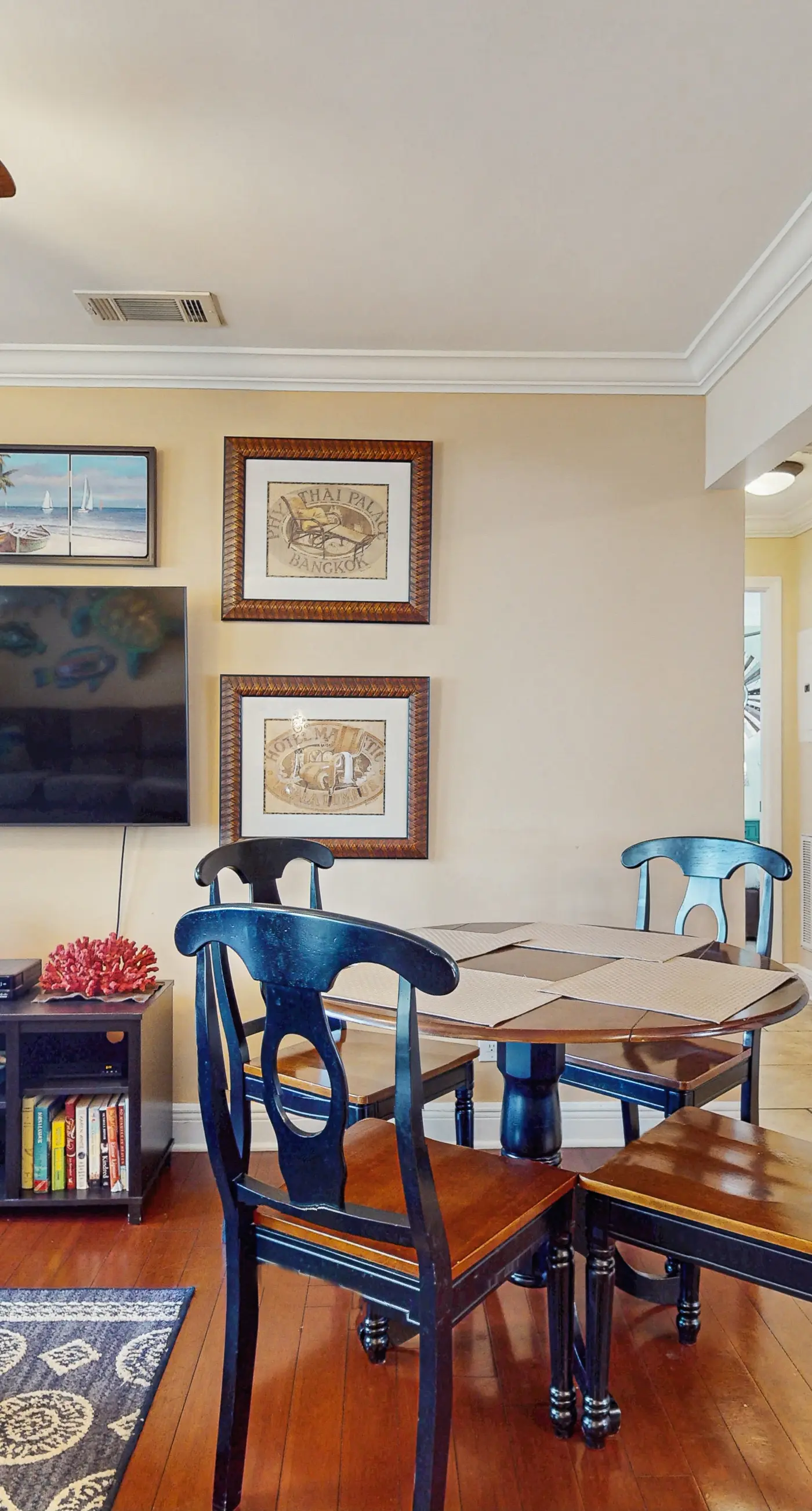 Central condo with five Pools, three hot tubs, beach access, & free golf access