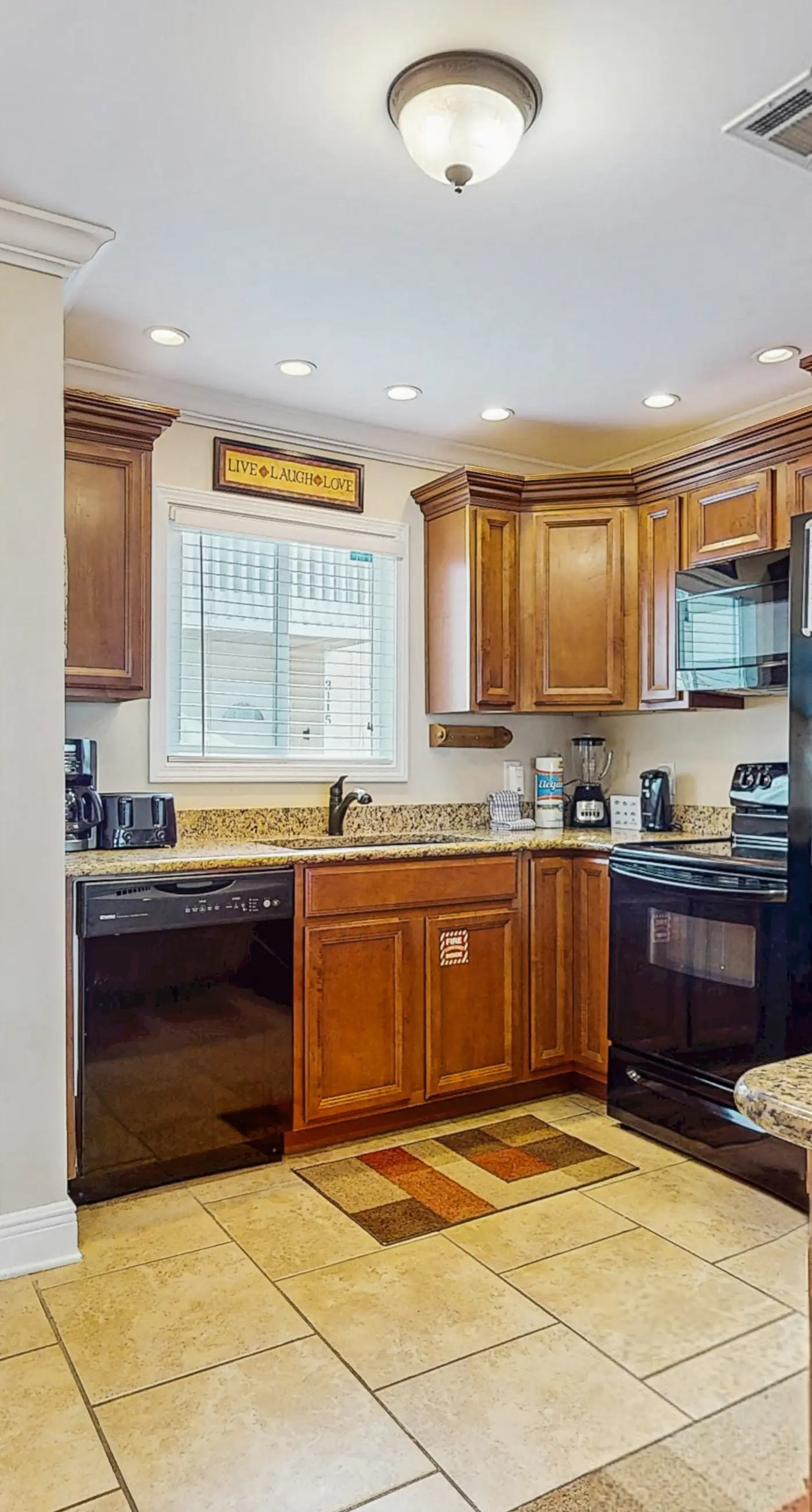 Central condo with five Pools, three hot tubs, beach access, & free golf access