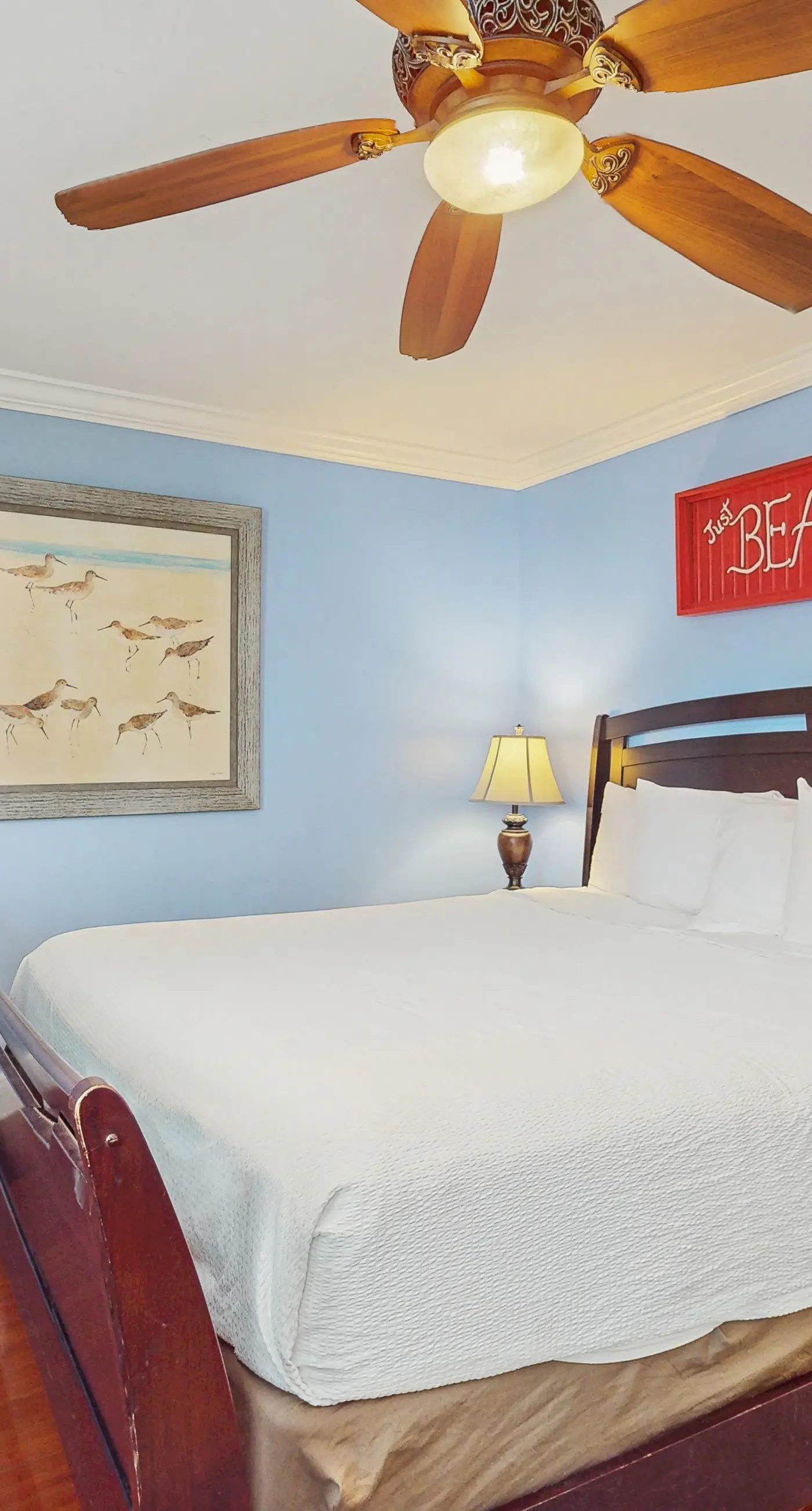 Central condo with five Pools, three hot tubs, beach access, & free golf access