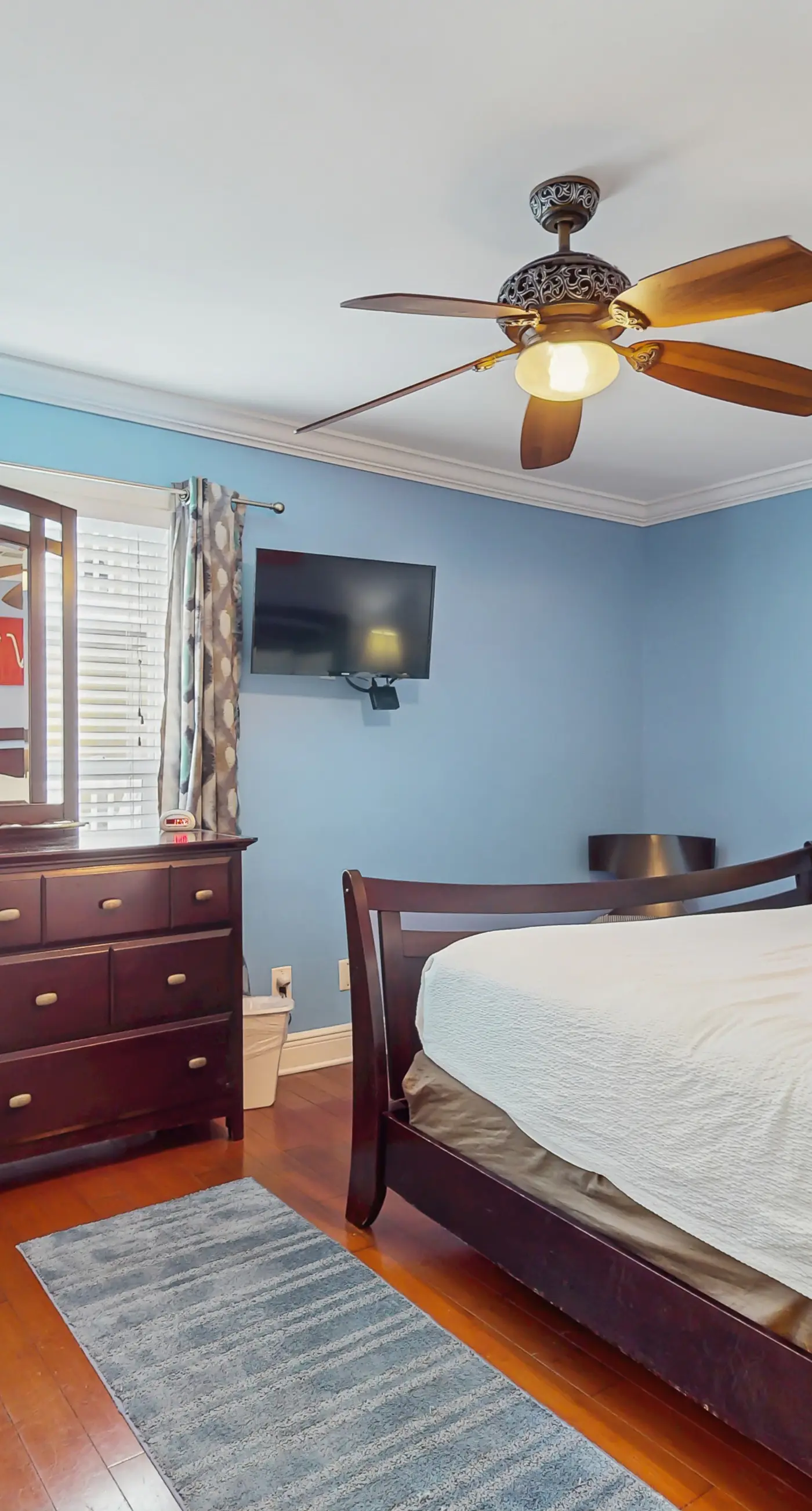 Central condo with five Pools, three hot tubs, beach access, & free golf access