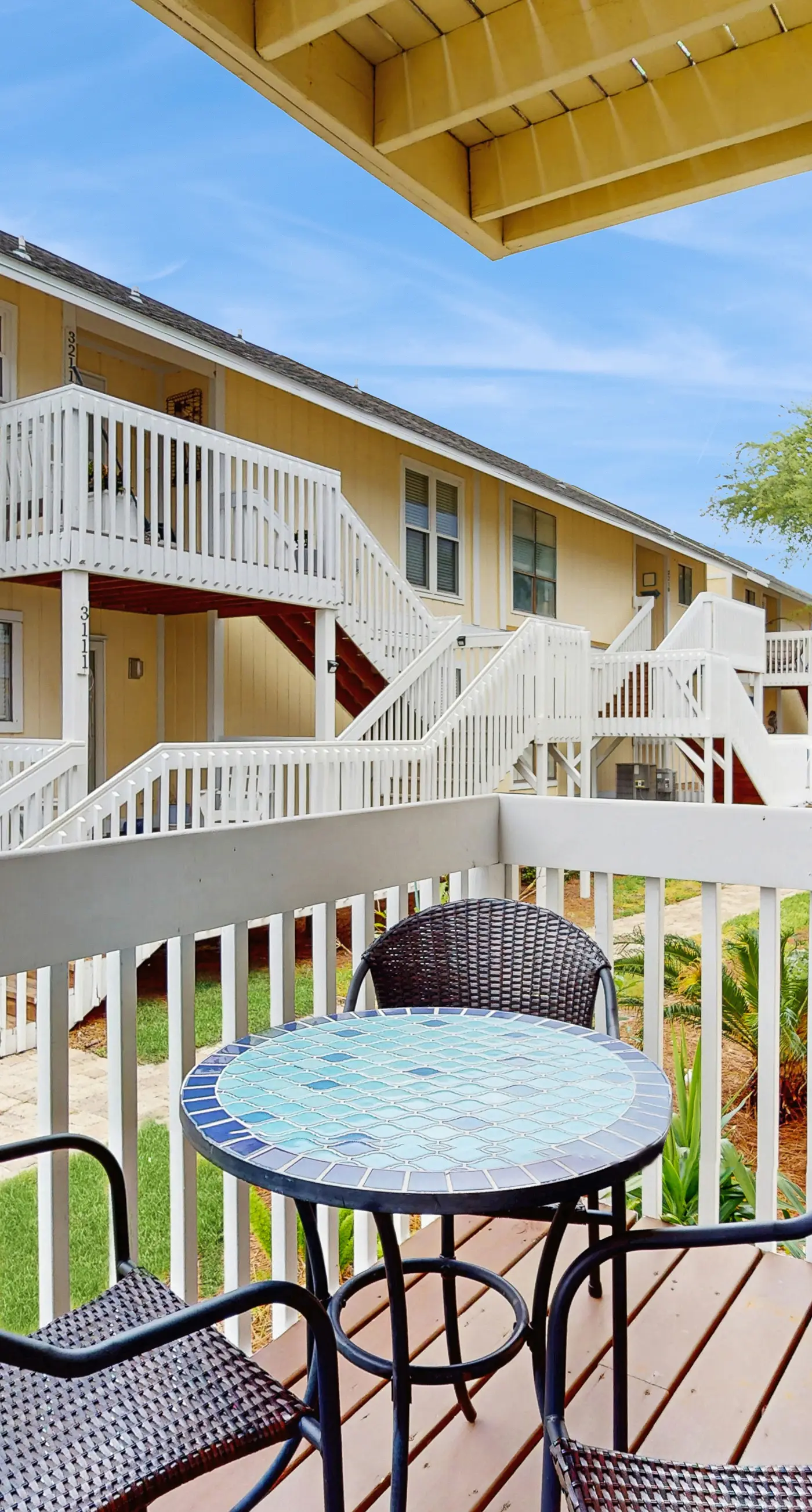 Central condo with five Pools, three hot tubs, beach access, & free golf access