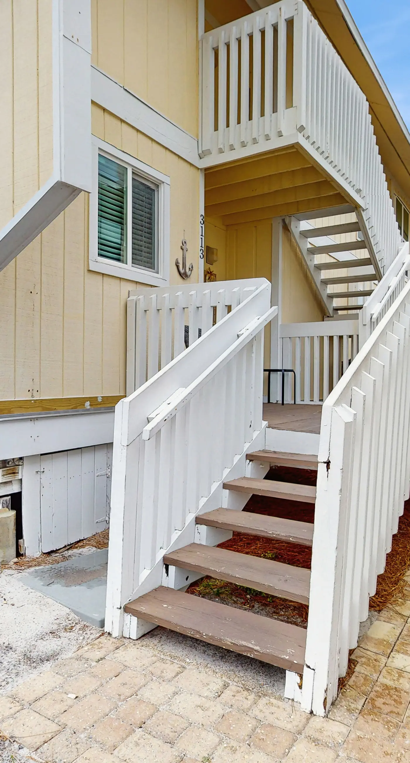 Central condo with five Pools, three hot tubs, beach access, & free golf access