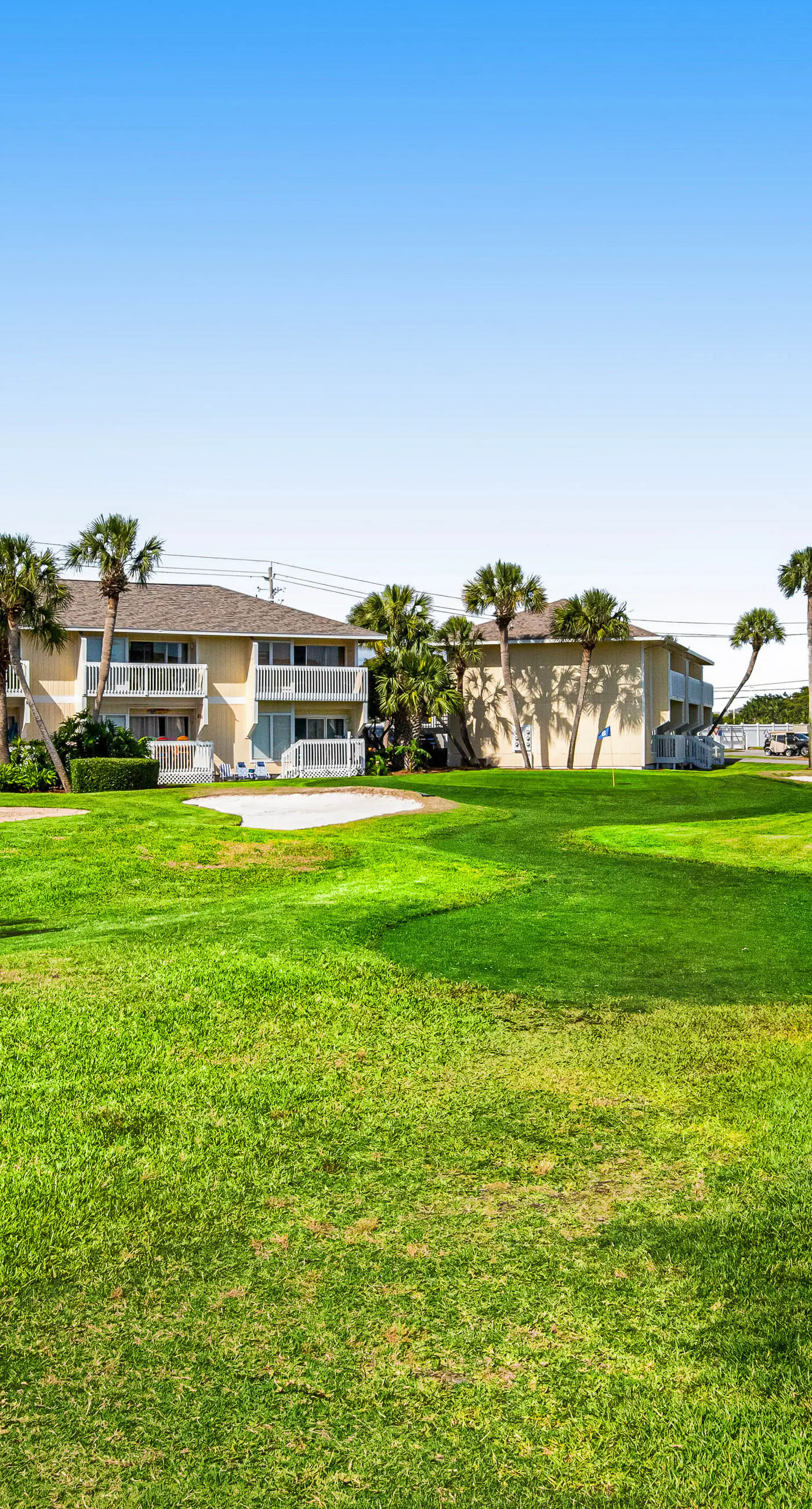 Central condo with five Pools, three hot tubs, beach access, & free golf access