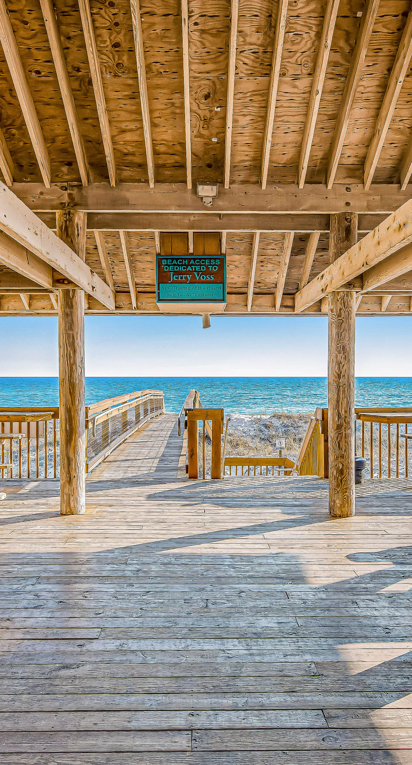 Central condo with five Pools, three hot tubs, beach access, & free golf access