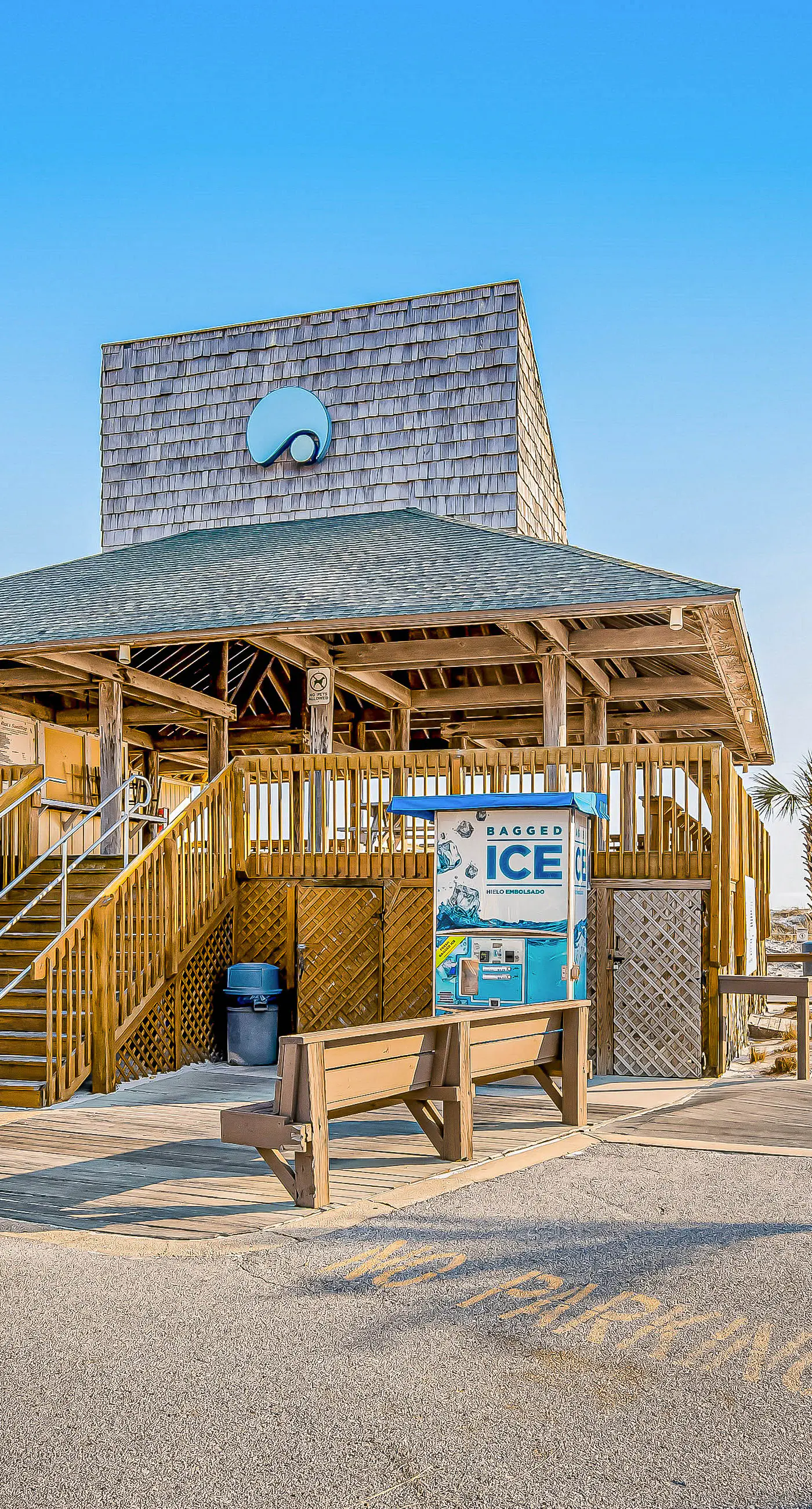 Central condo with five Pools, three hot tubs, beach access, & free golf access