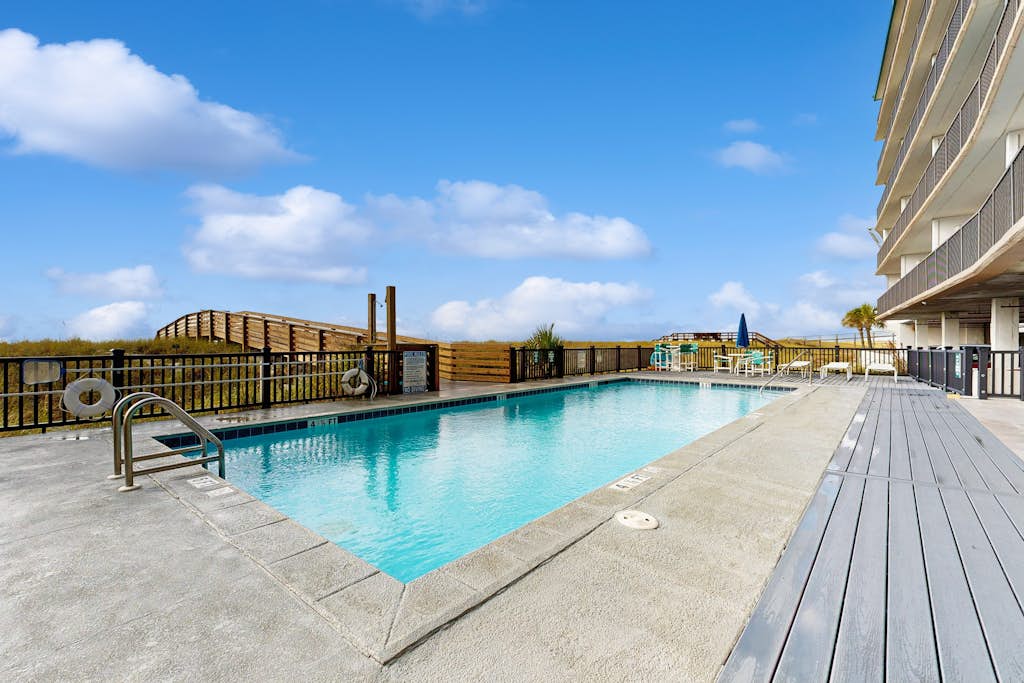 Beachfront condo, shared pool, large balcony and beach access