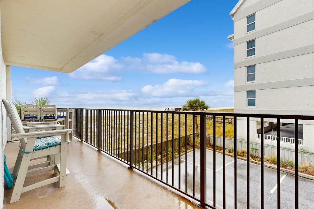 Beachfront condo, shared pool, large balcony and beach access