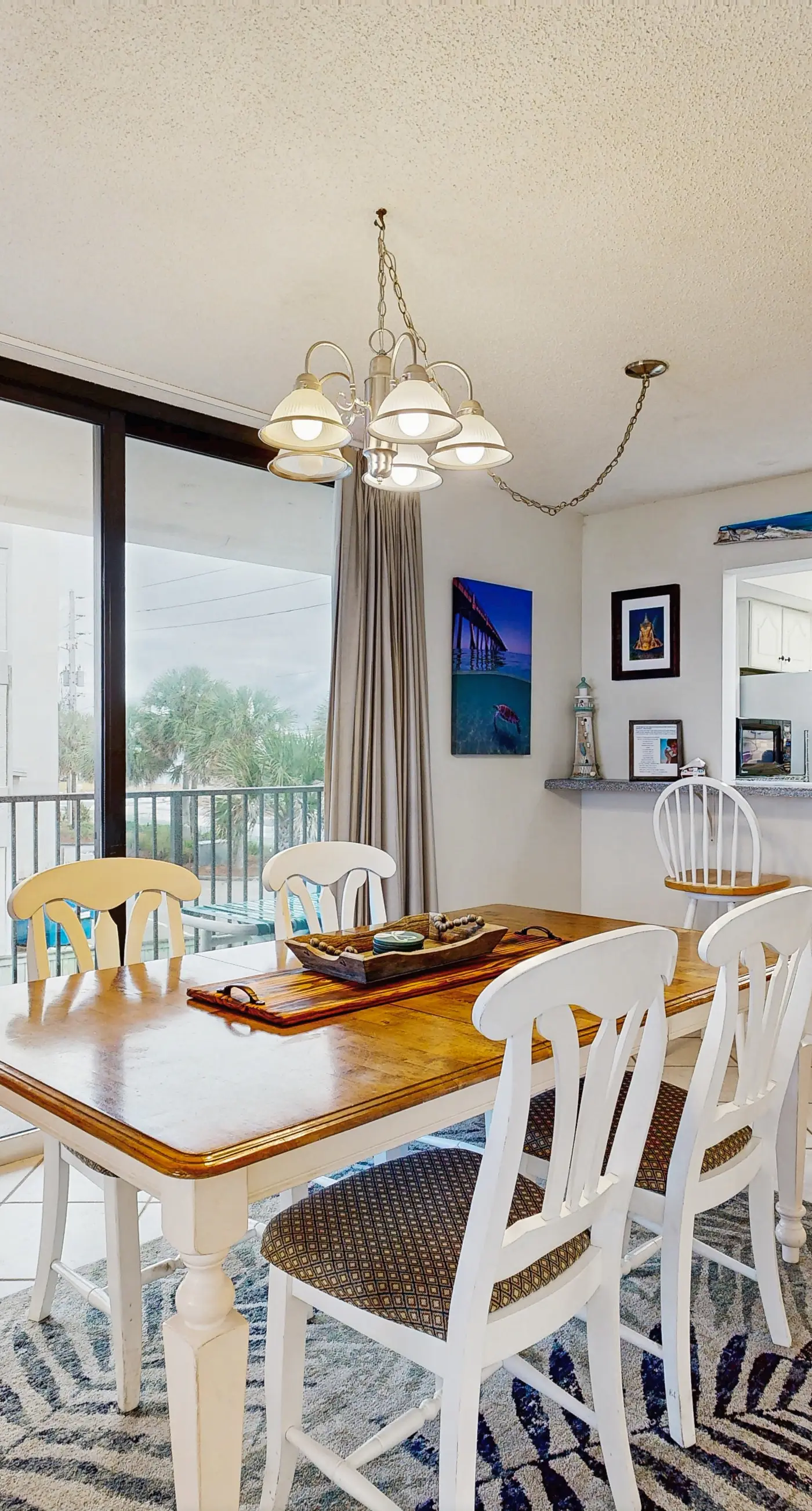 Beachfront condo, shared pool, large balcony and beach access