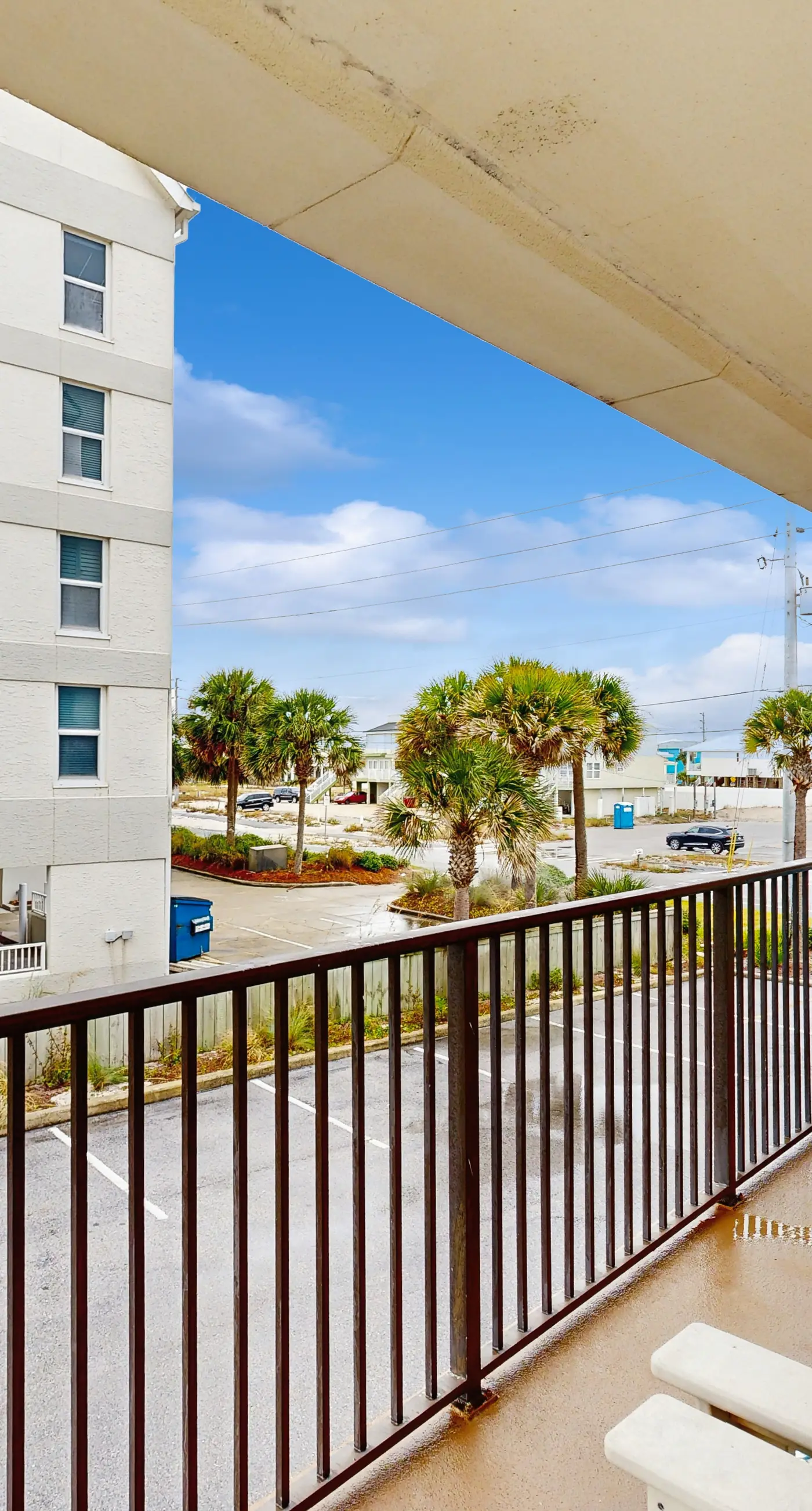 Beachfront condo, shared pool, large balcony and beach access