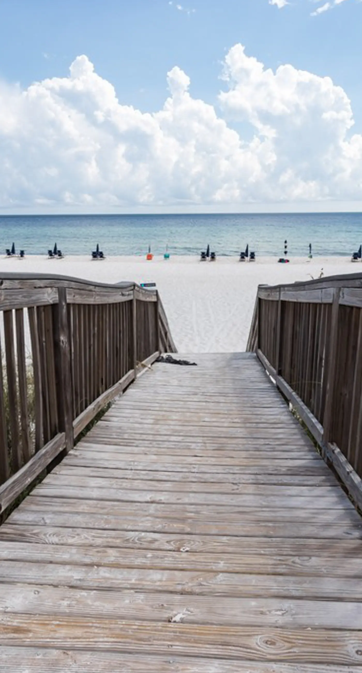 Beachfront condo, shared pool, large balcony and beach access