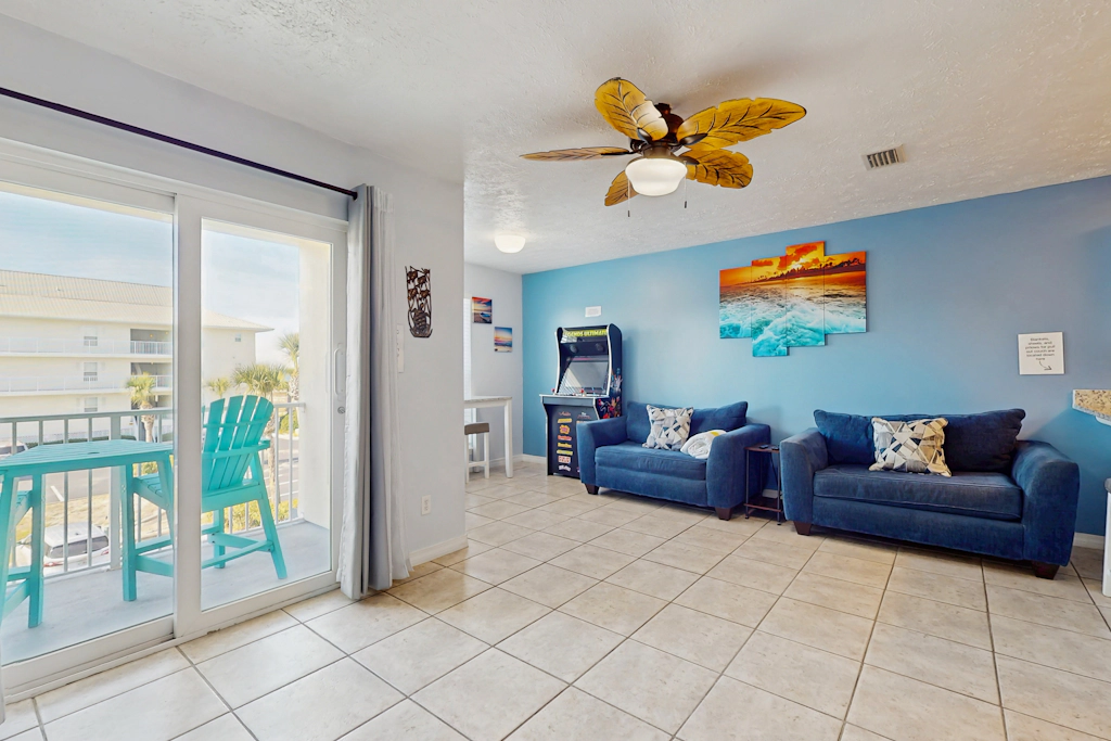 Cozy coastal condo with shared pool and easy beach access