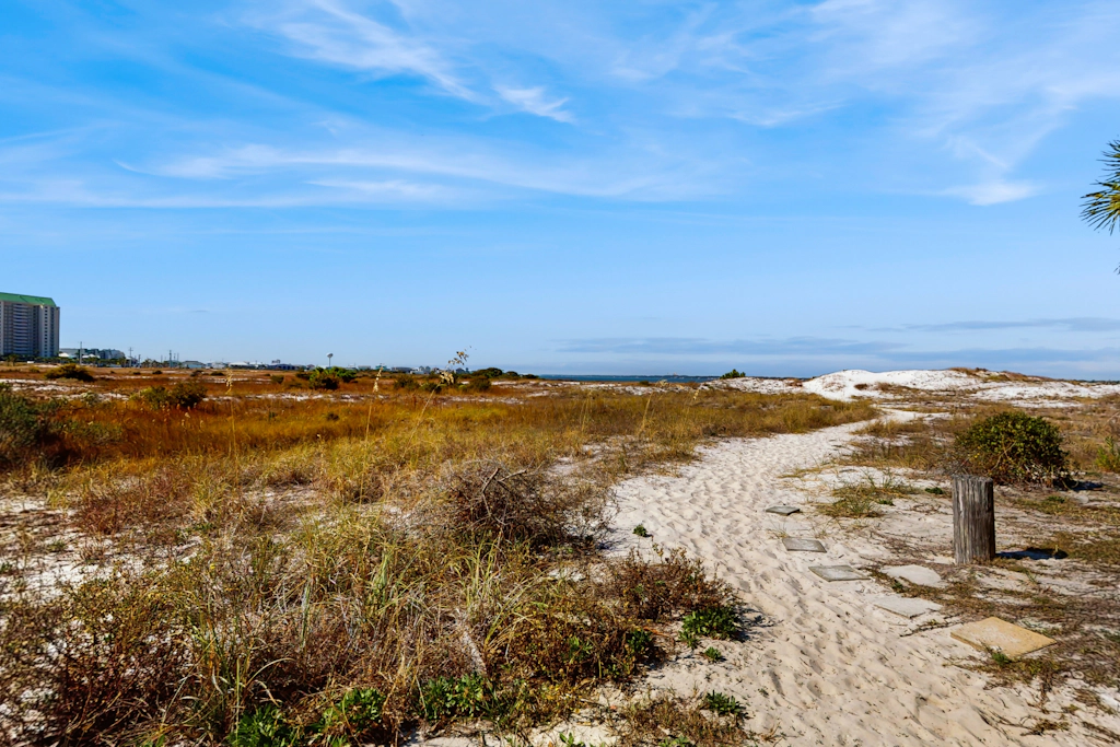 Cozy coastal condo with shared pool and easy beach access