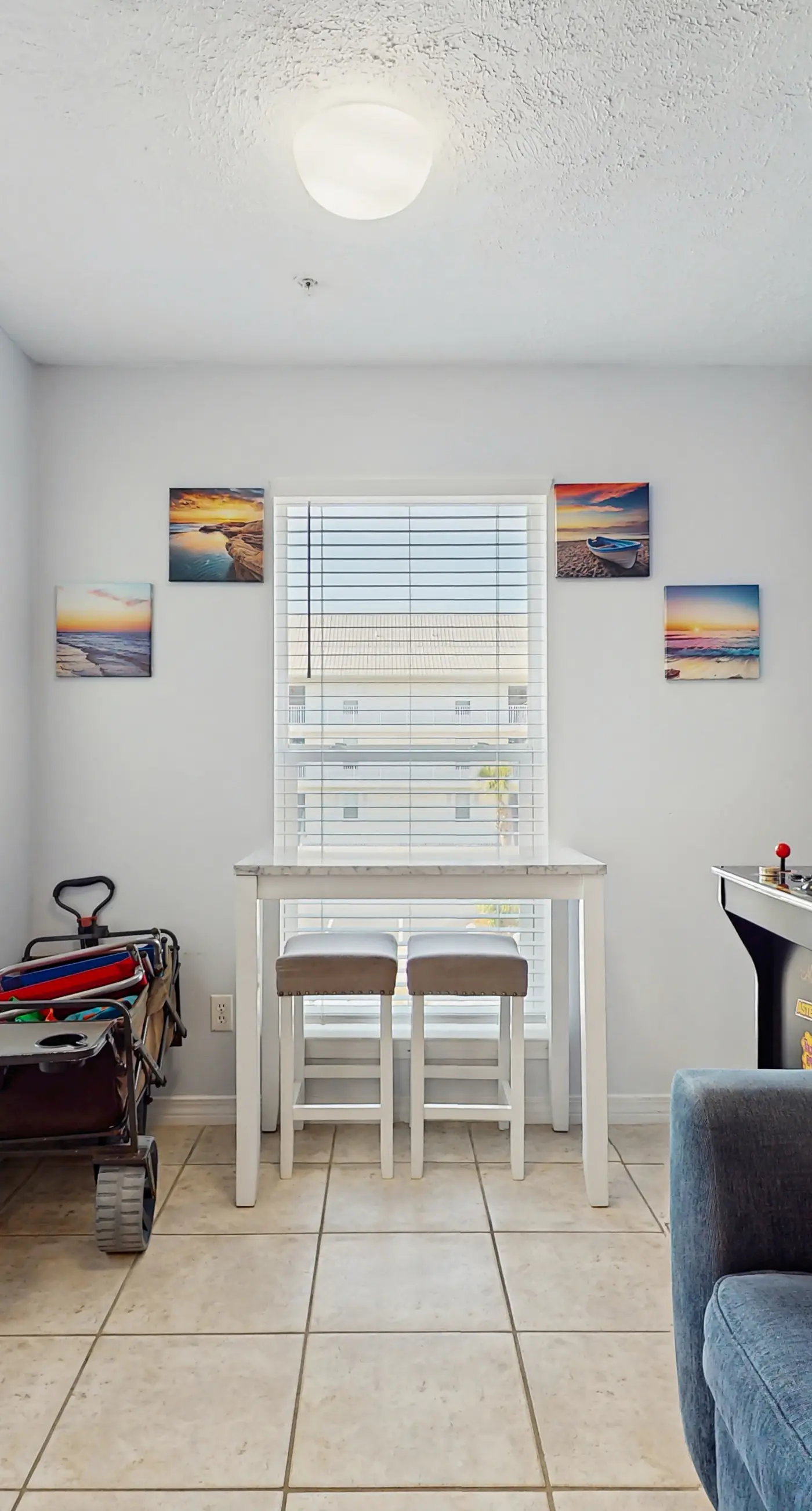 Cozy coastal condo with shared pool and easy beach access