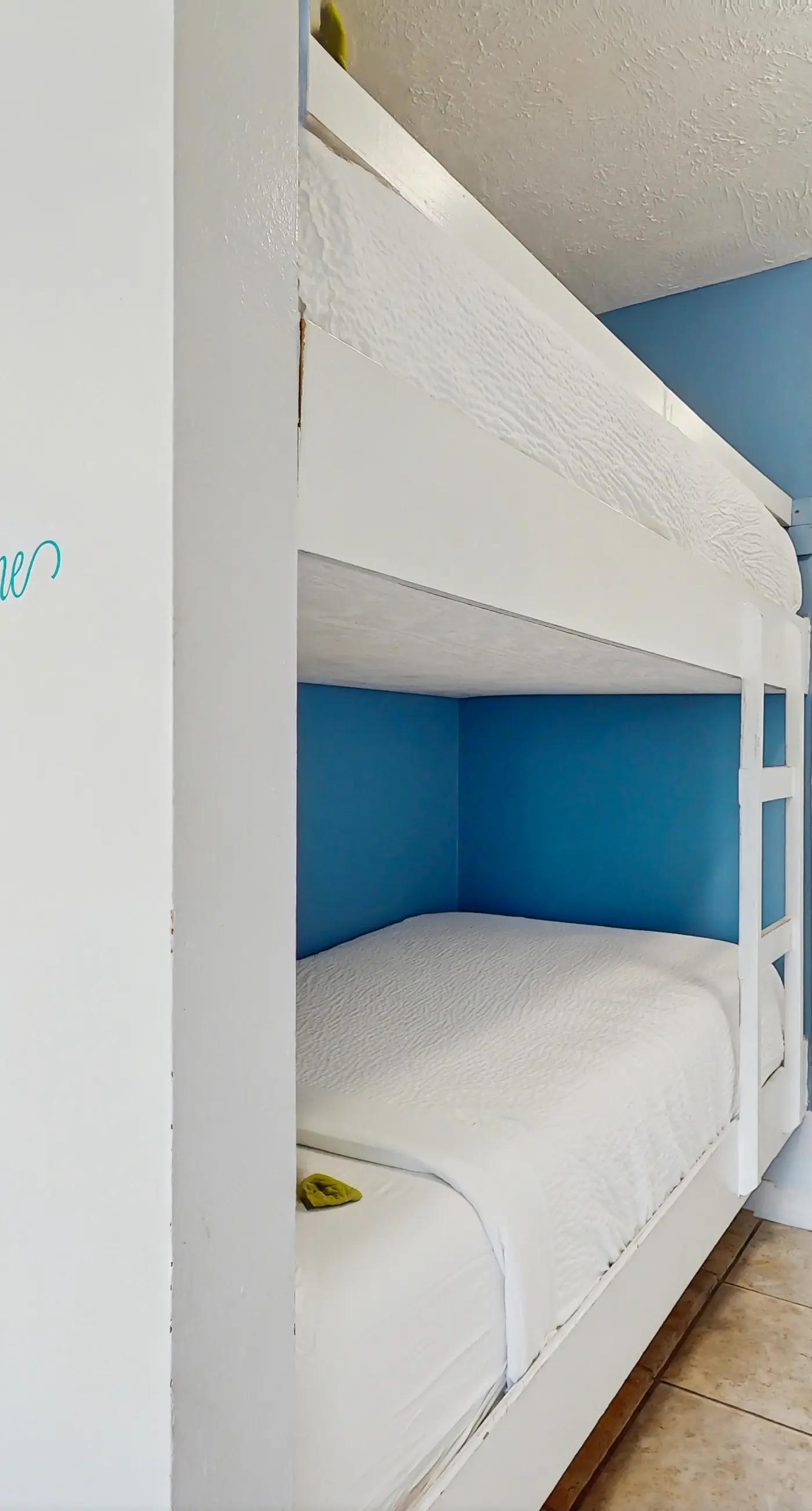 Cozy coastal condo with shared pool and easy beach access