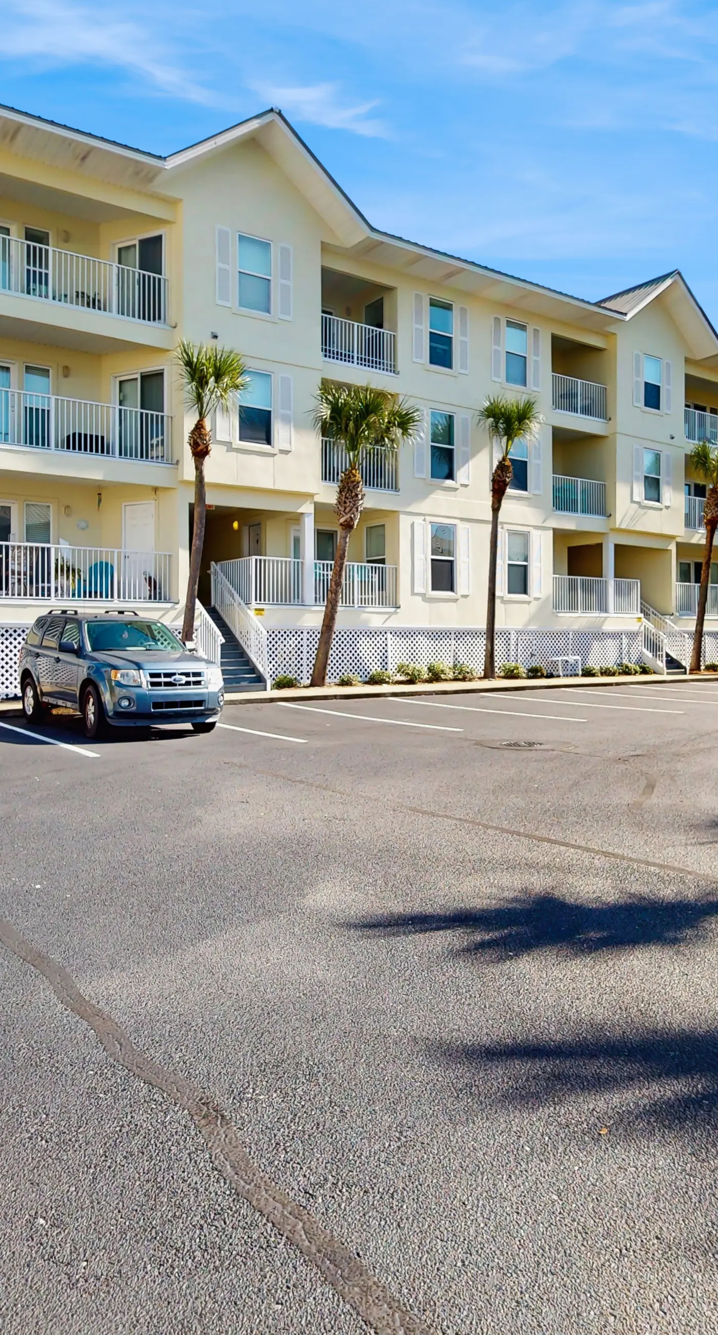 Cozy coastal condo with shared pool and easy beach access