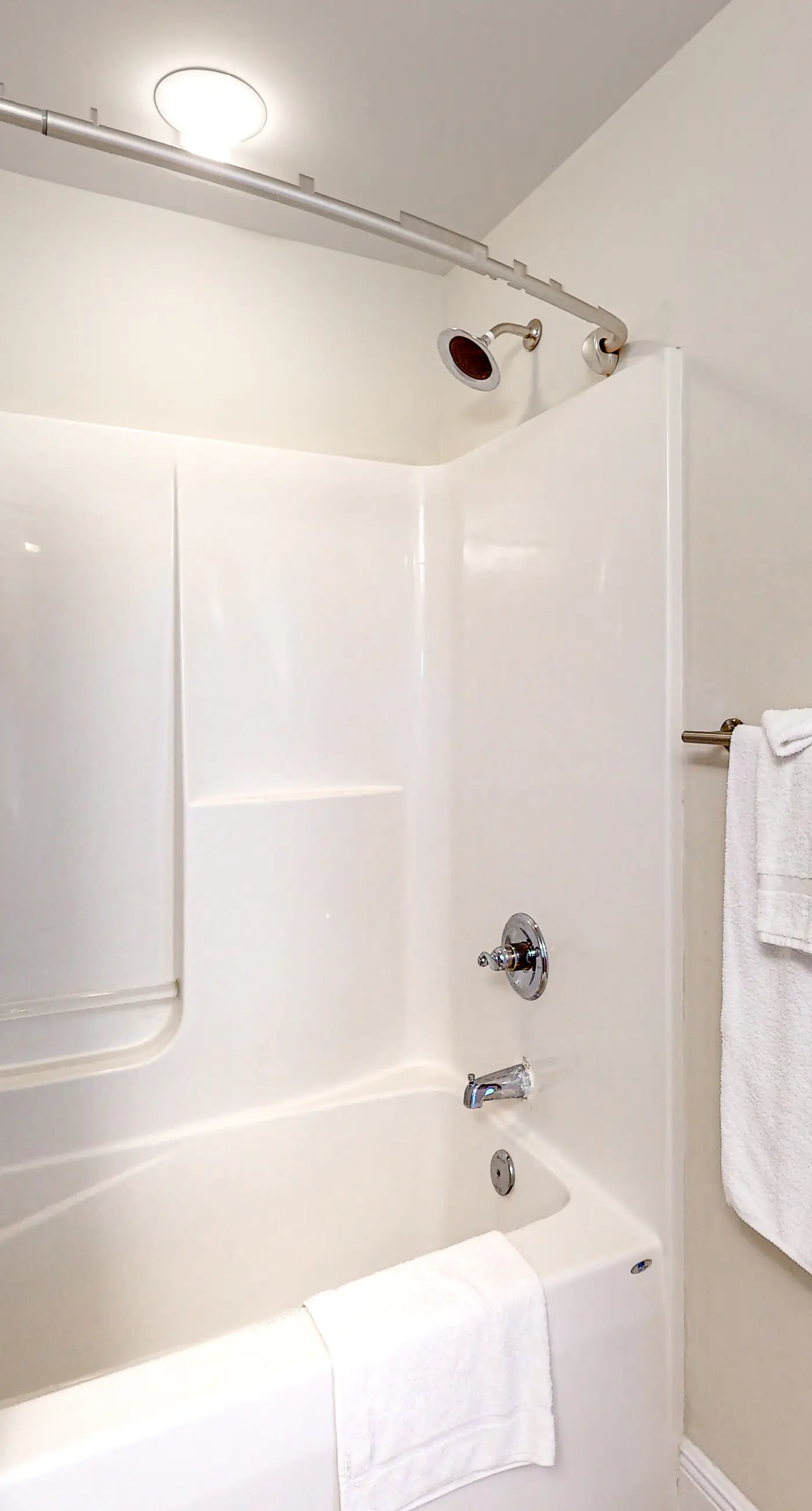 Dog-friendly beach house with balcony, fenced yard, & AC - walk to beach