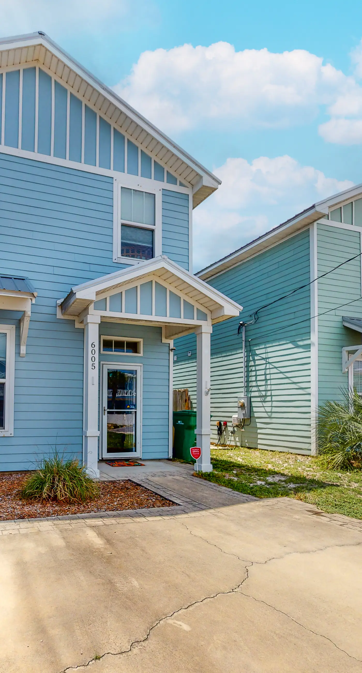 Dog-friendly beach house with balcony, fenced yard, & AC - walk to beach